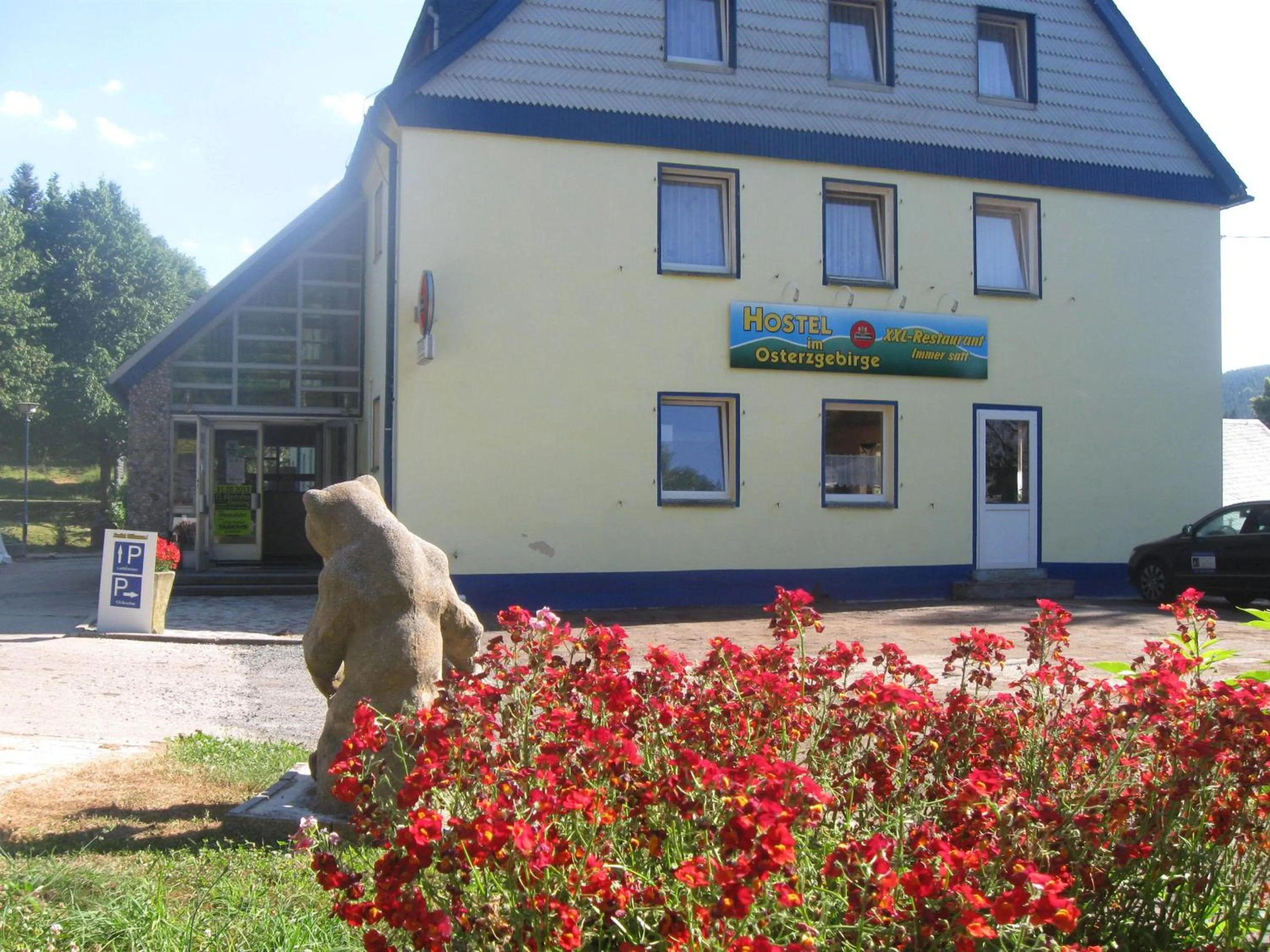 Facade/entrance in Hostel im Osterzgebirge