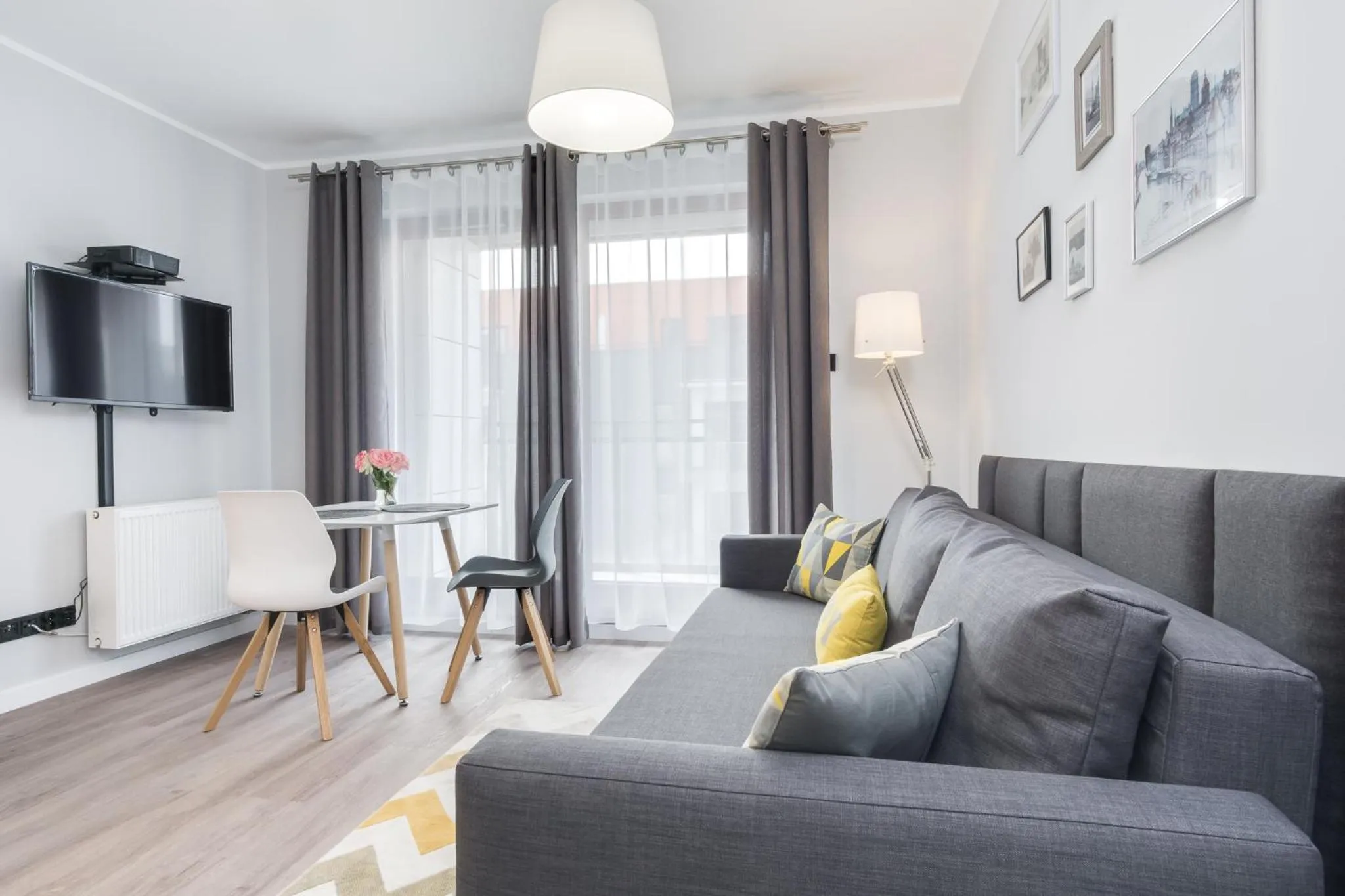 Communal lounge/ TV room in Elite Apartments SPA Zone