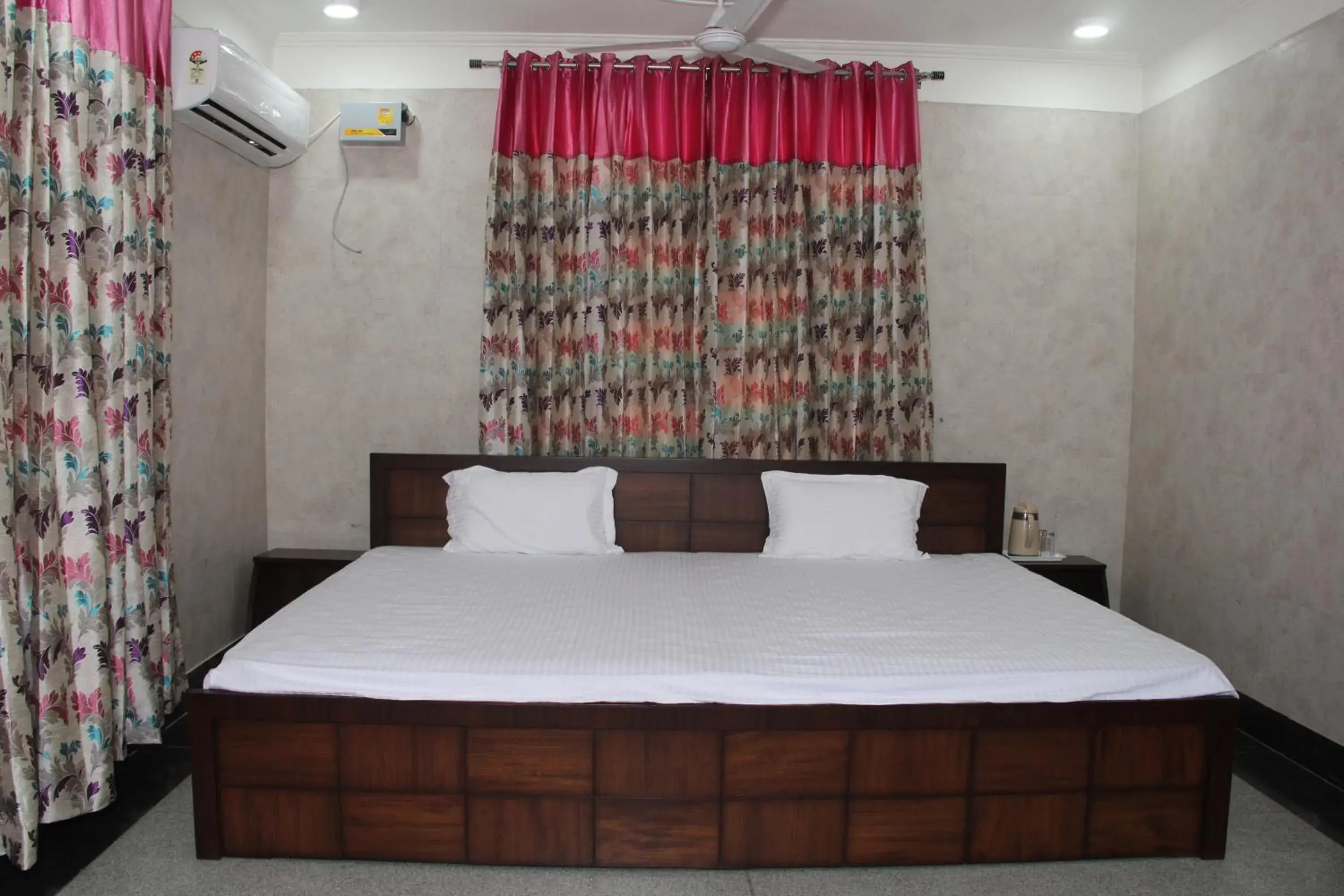 Deluxe Family Suite - single occupancy in Hotel Silk Deluxe Family Suite - single occupancy in Hotel Silk