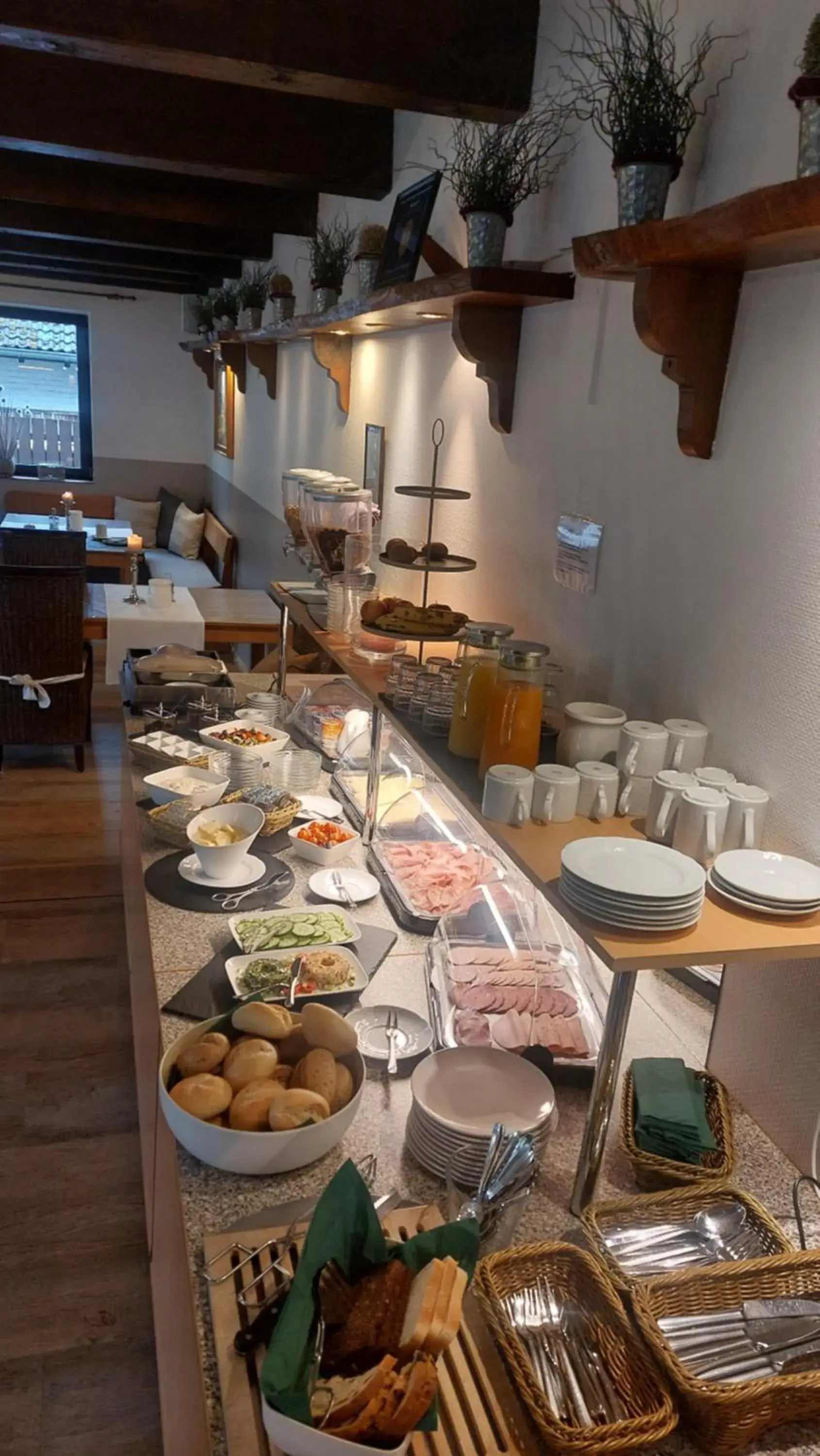 Buffet breakfast in Landhotel Linden am Venekotensee Buffet breakfast in Landhotel Linden am Venekotensee