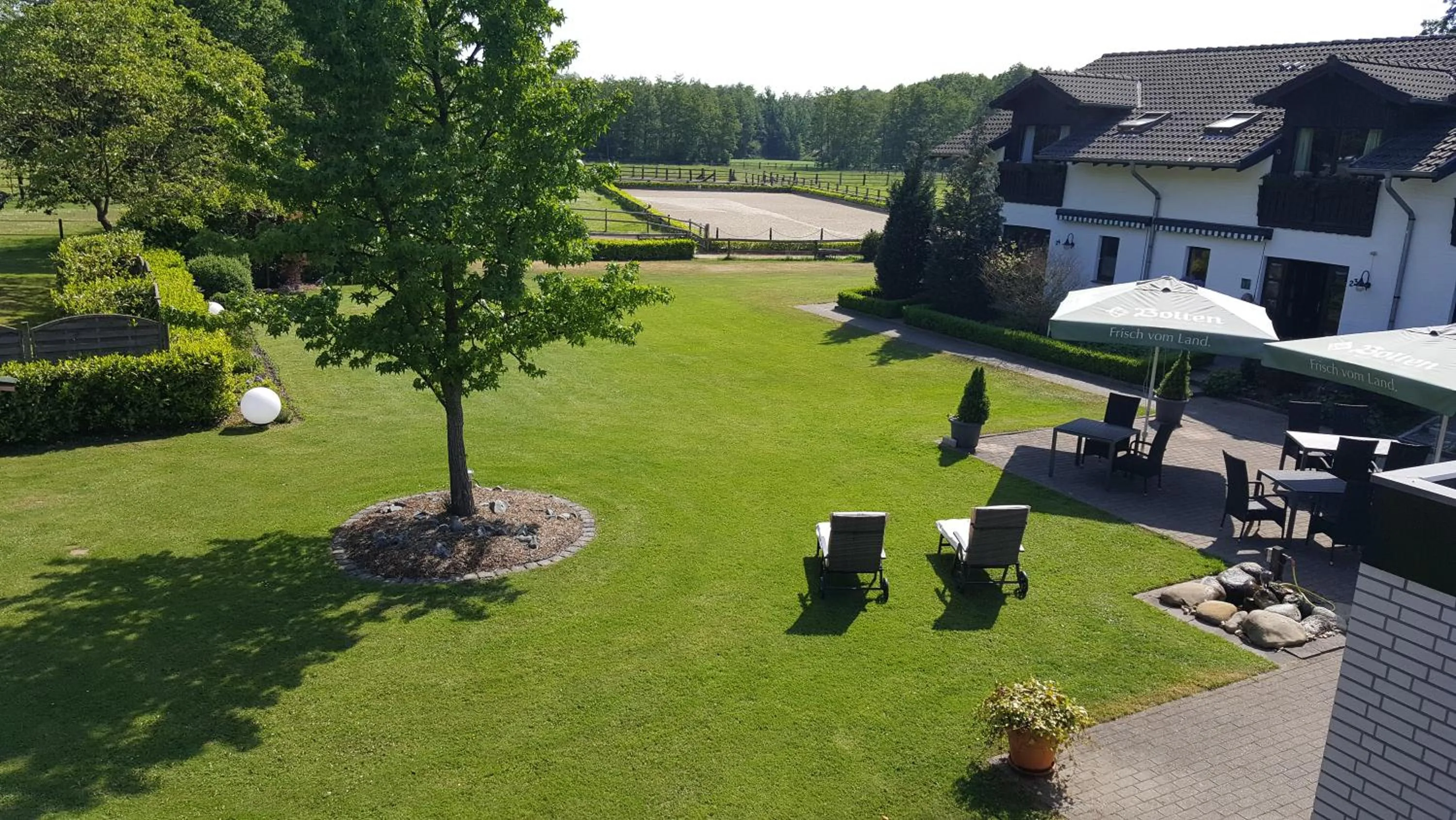 Garden view in Landhotel Linden am Venekotensee