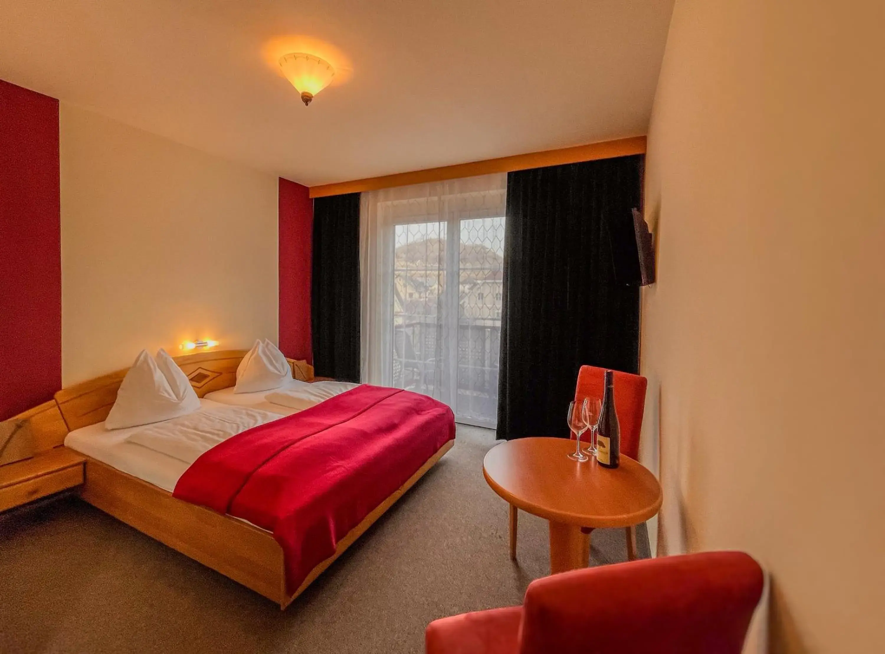 Double Room in STIERSCHNEIDER'S Weinhotel Wachau & Wiazhaus Double Room in STIERSCHNEIDER'S Weinhotel Wachau & Wiazhaus