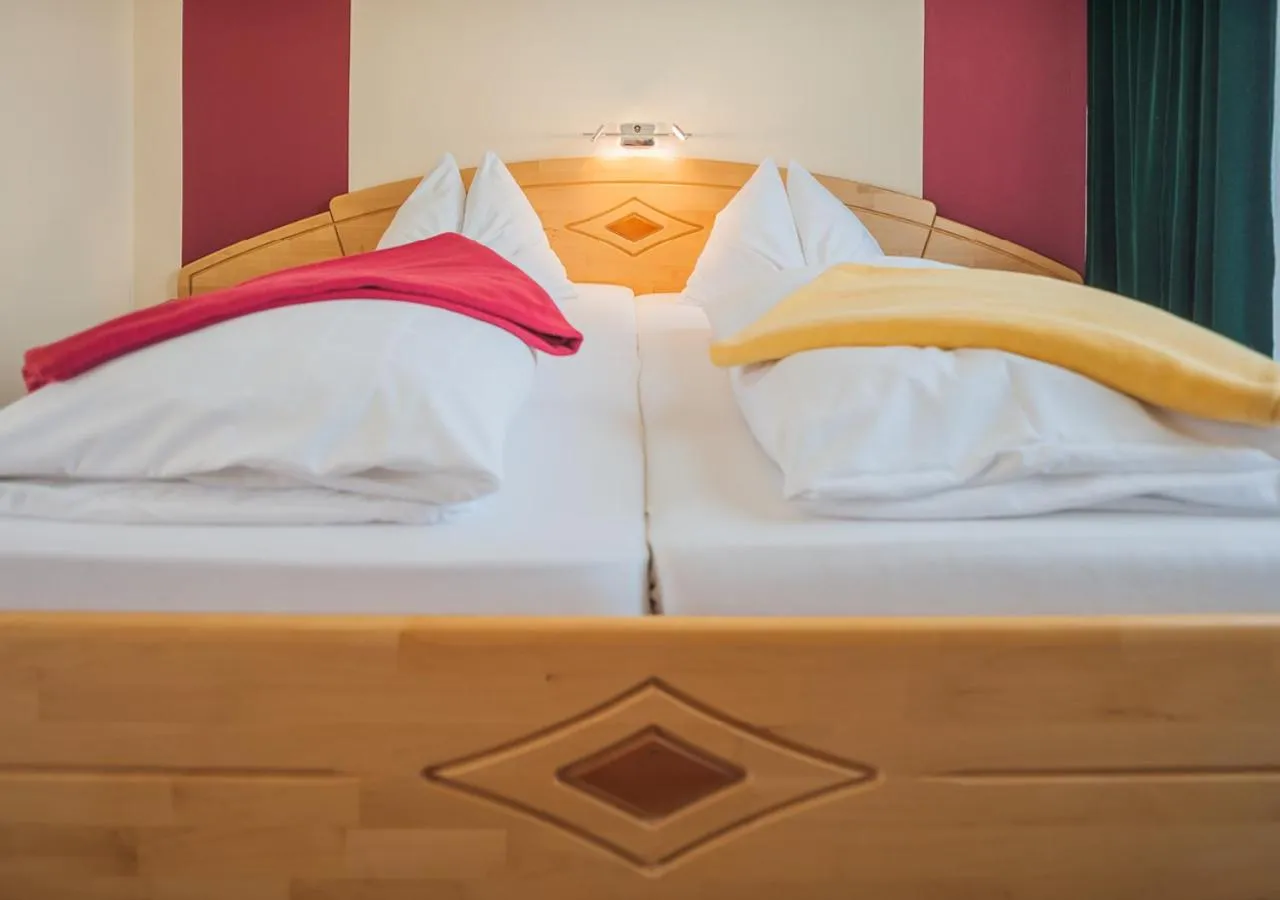 Bed in STIERSCHNEIDER'S Weinhotel Wachau & Wiazhaus