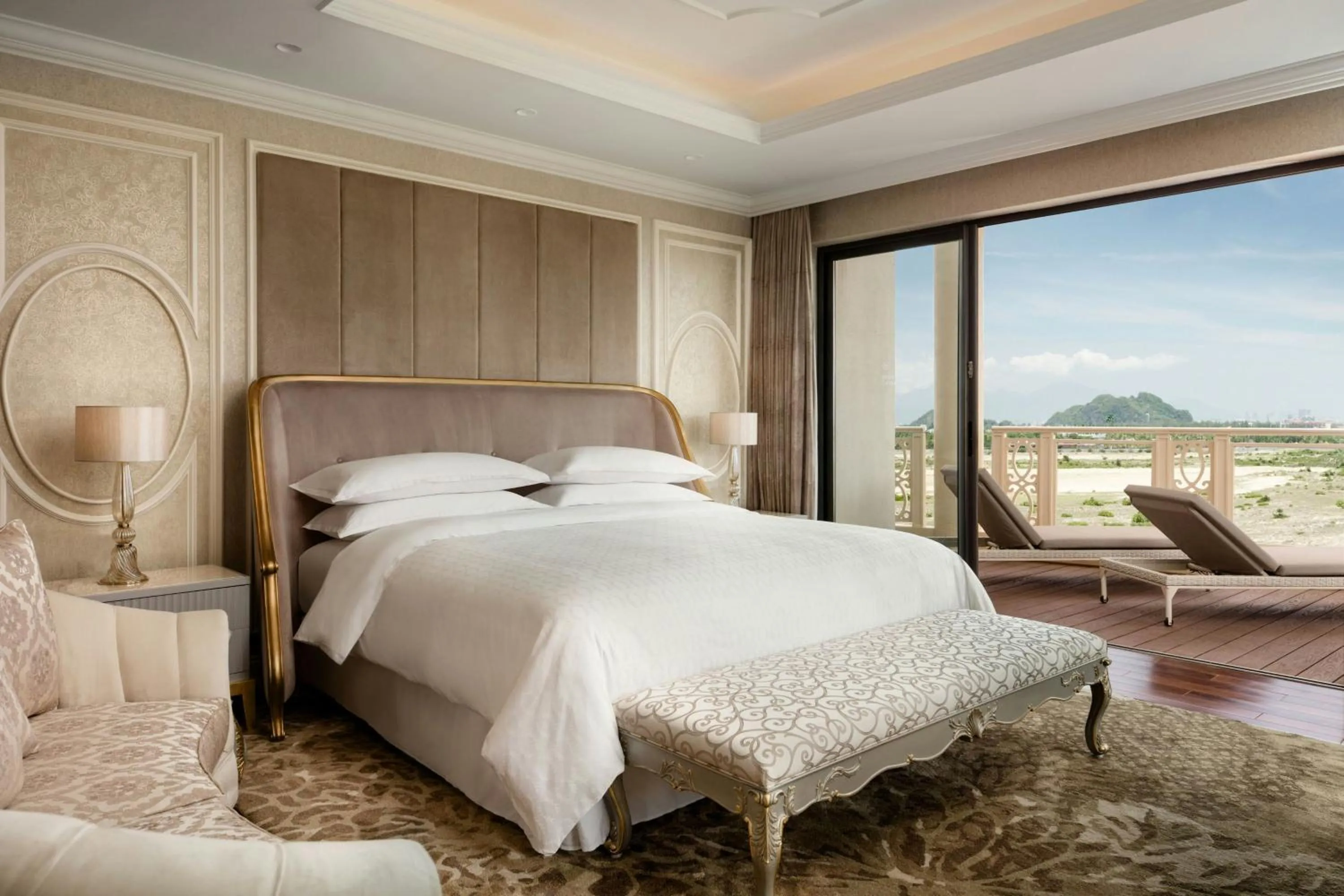 Bedroom, Bed in Sheraton Grand Danang Beach Resort & Spa