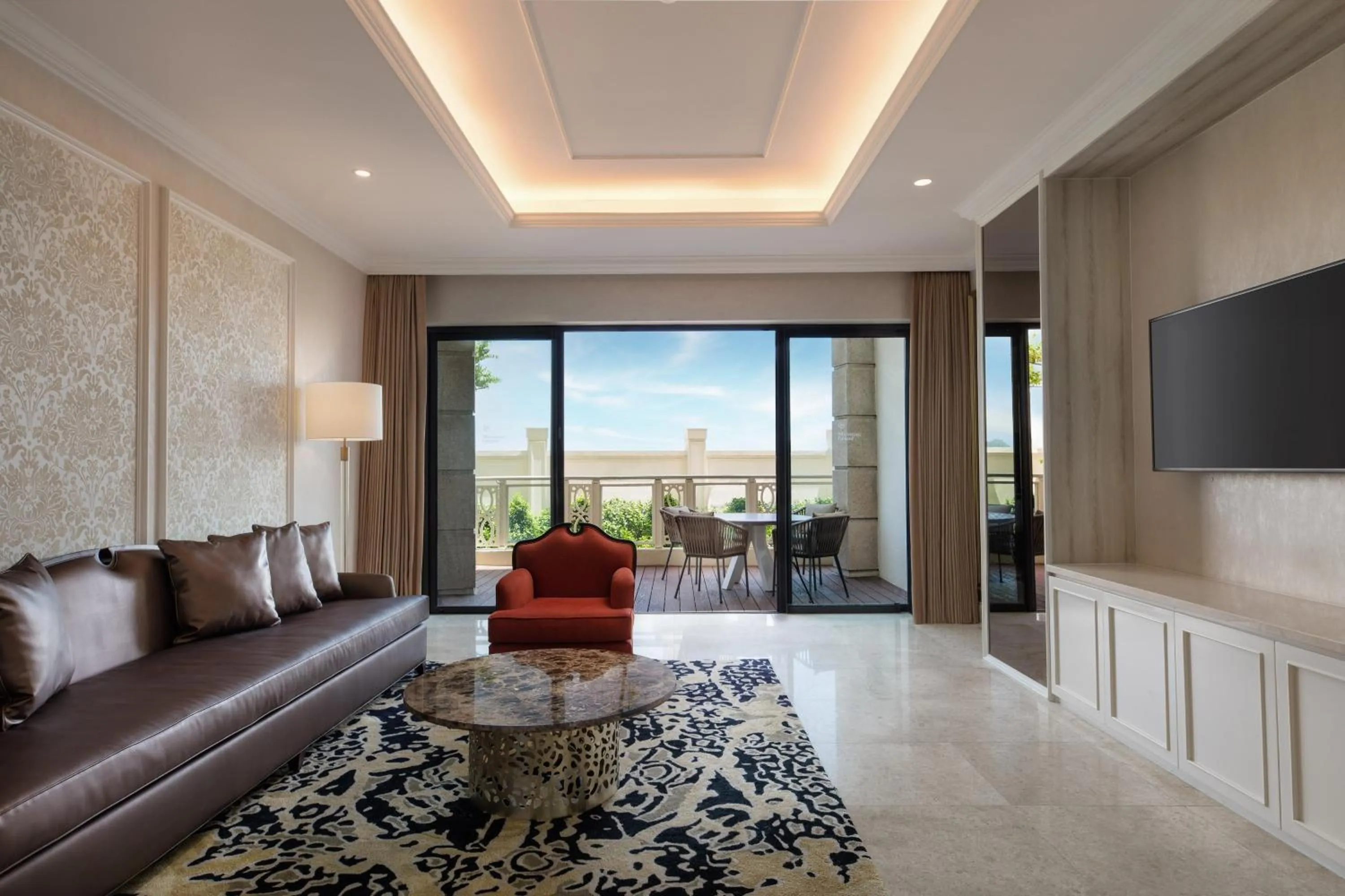 Living room in Sheraton Grand Danang Beach Resort & Spa