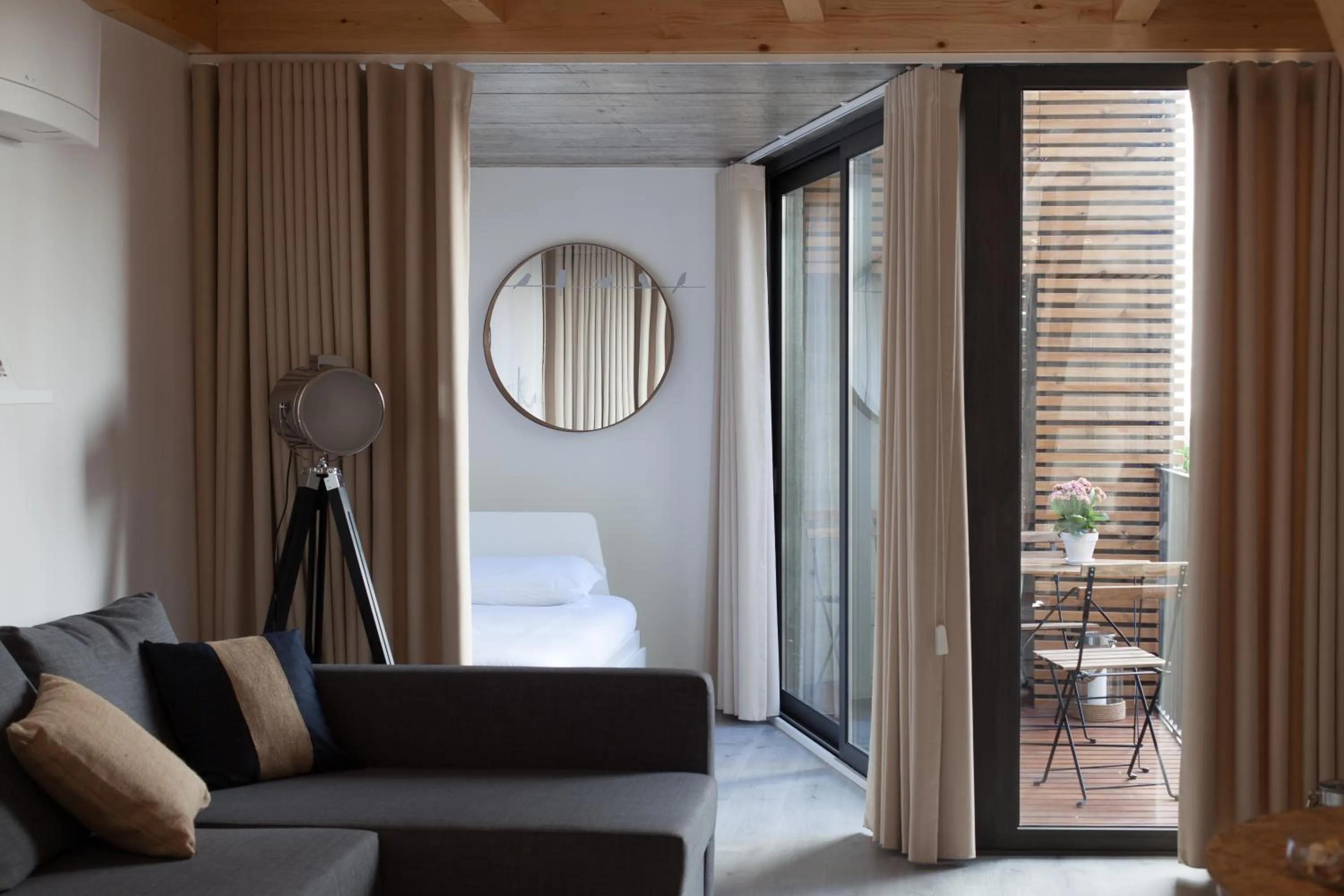 Living room, Bed in 7 Gaia Roaster Apartments