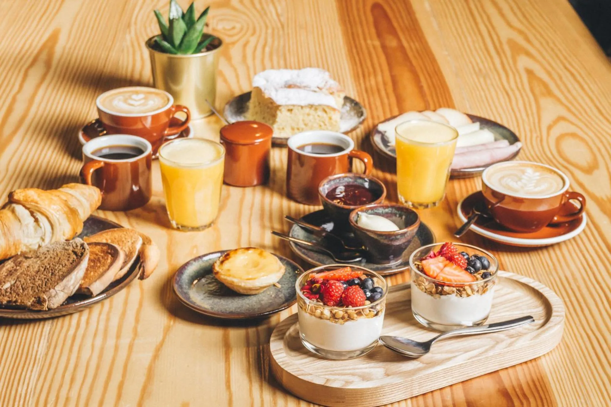 Breakfast in 7 Gaia Roaster Apartments