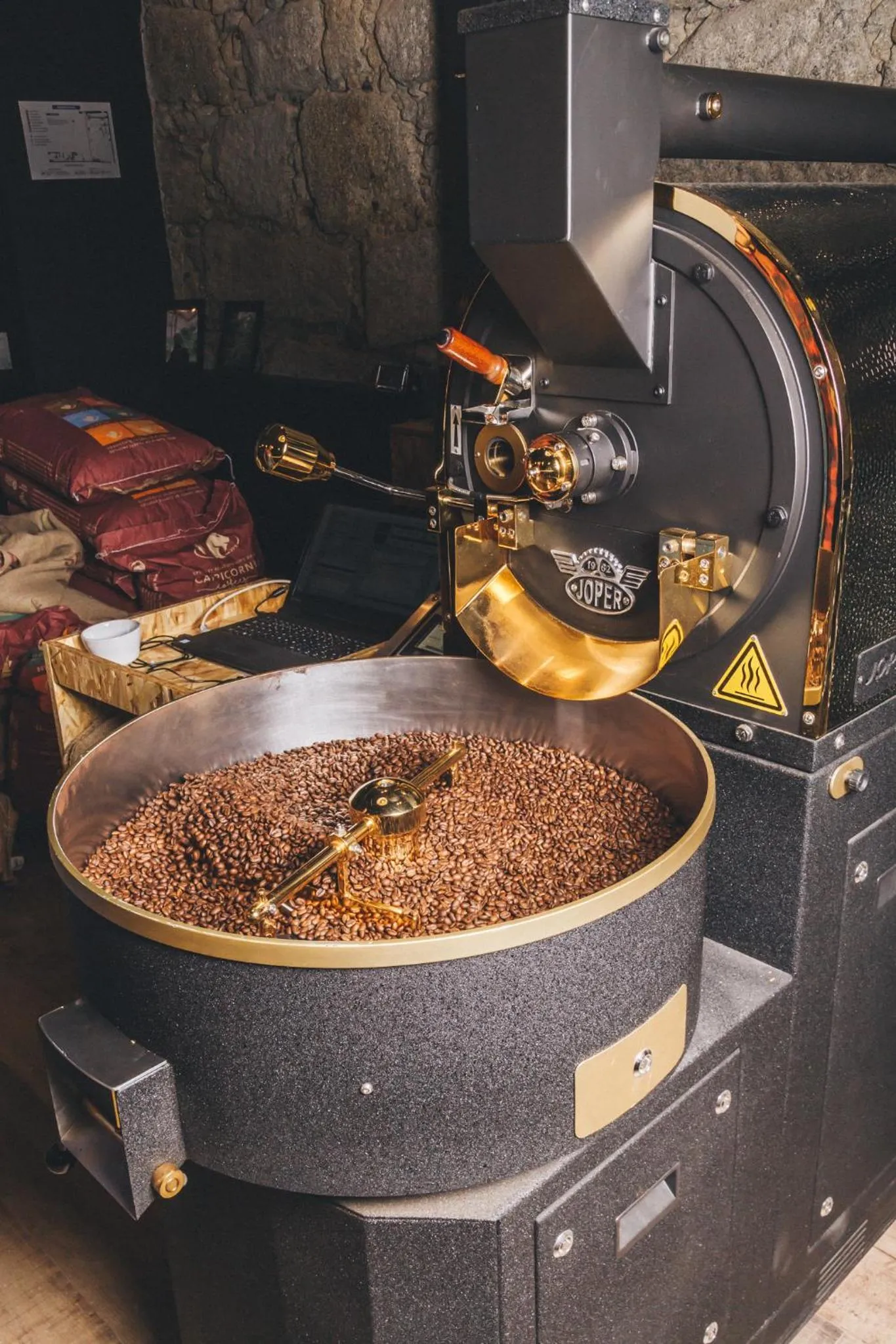 Restaurant/places to eat in 7 Gaia Roaster Apartments