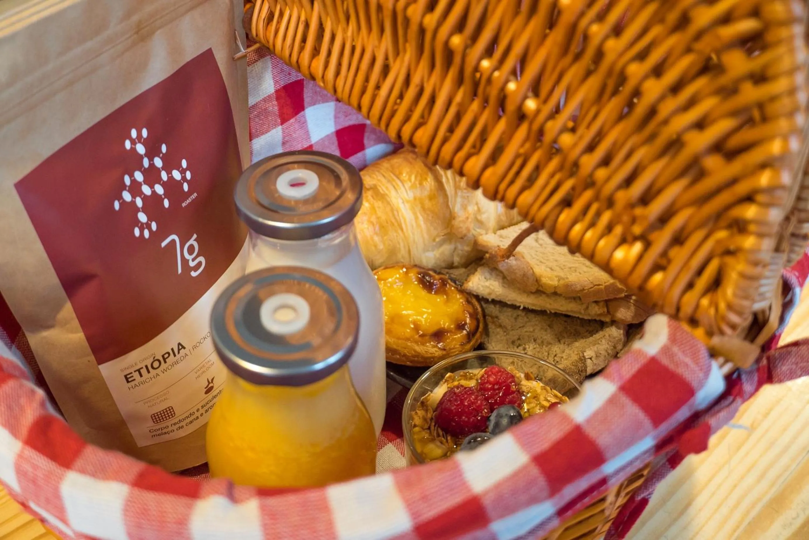 Breakfast in 7 Gaia Roaster Apartments