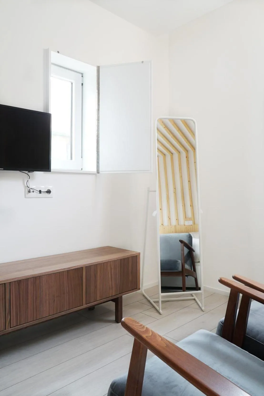 Communal lounge/ TV room, Bed in 7 Gaia Roaster Apartments