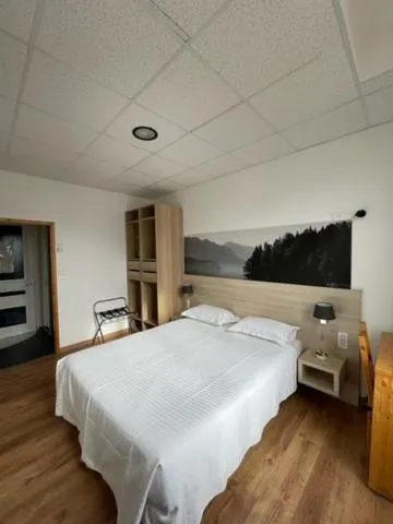 Bed in Hôtel Le National