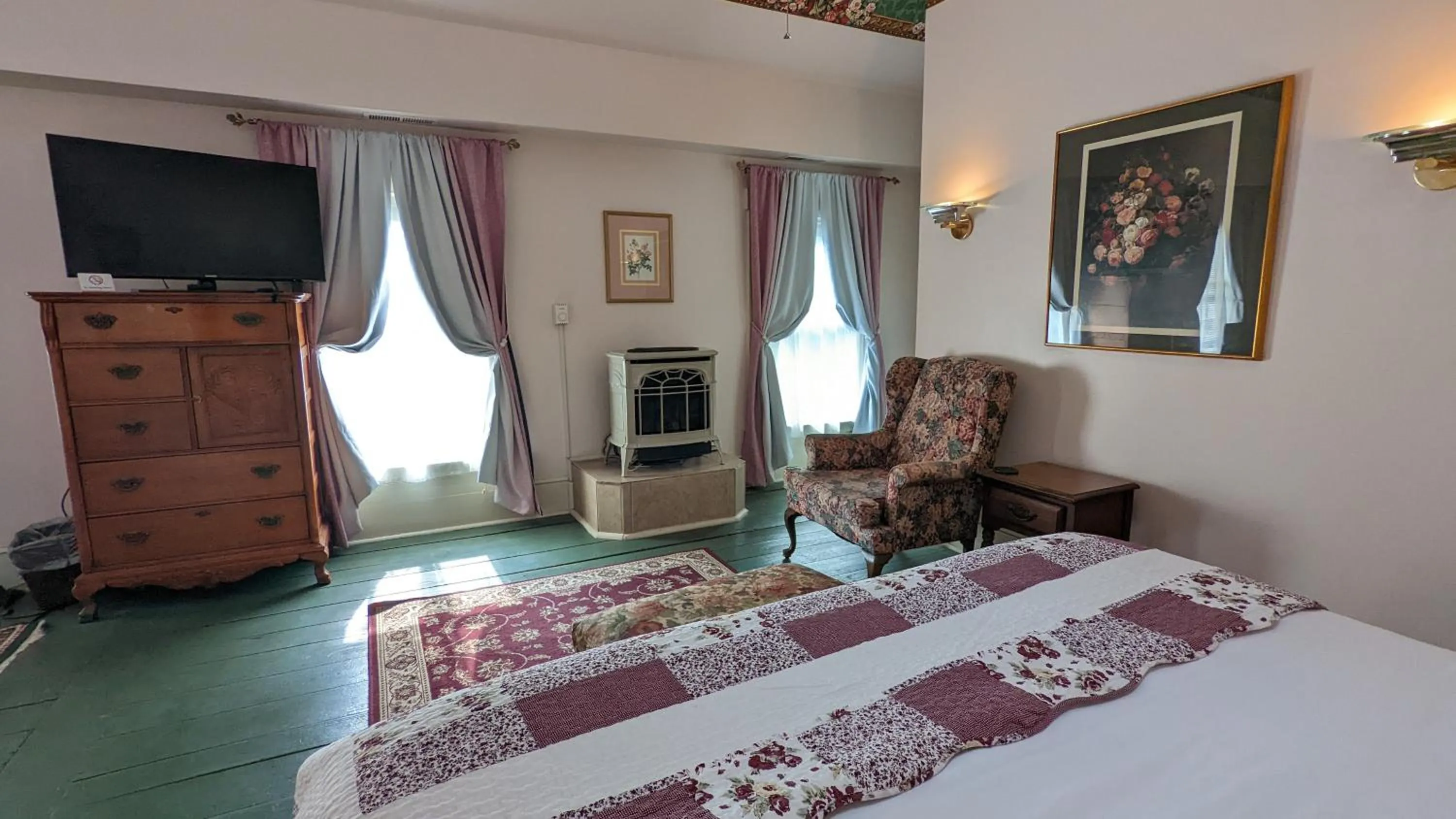 Bed in Garden and Sea Inn