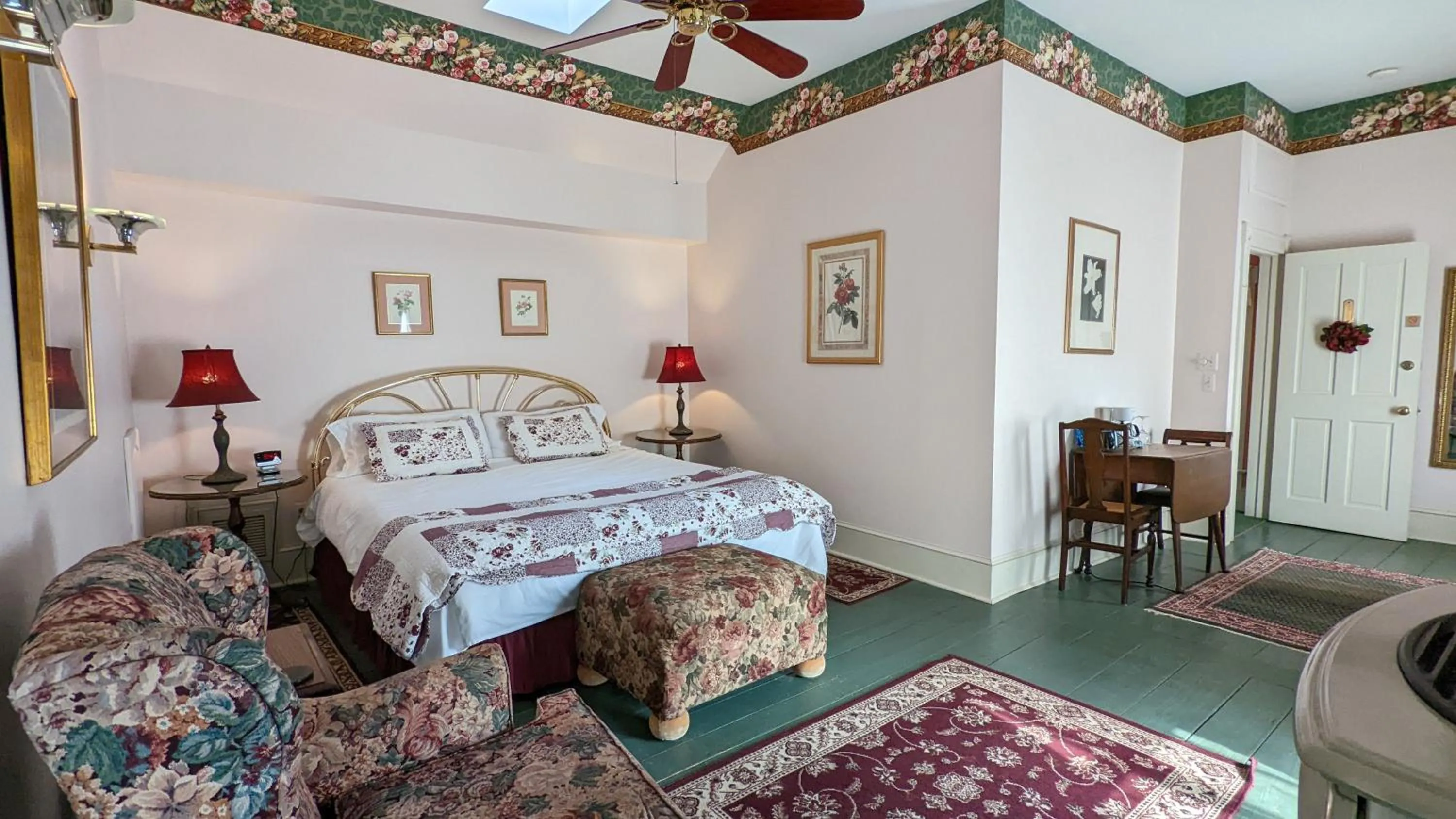 Bed in Garden and Sea Inn