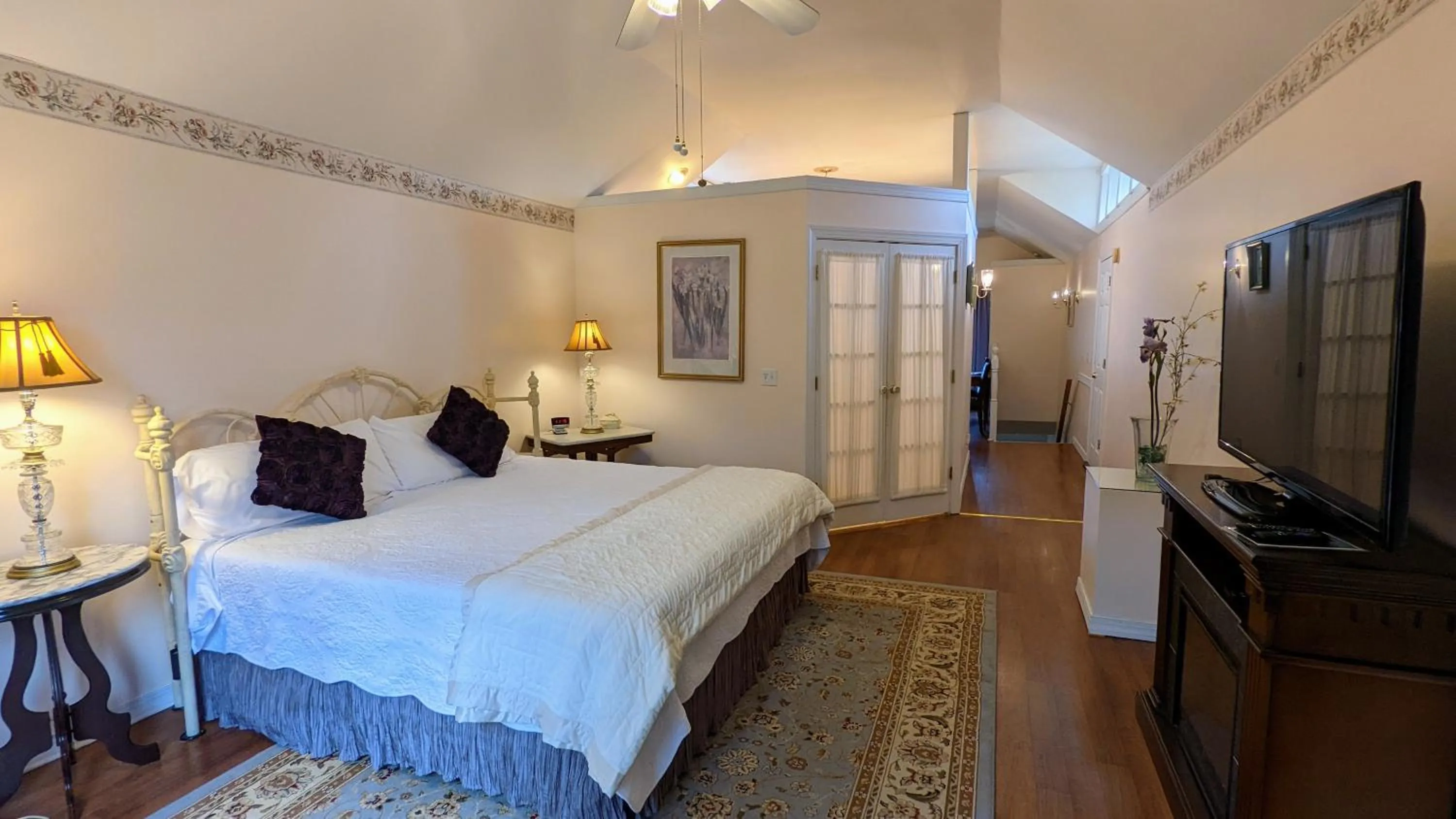 Bed in Garden and Sea Inn