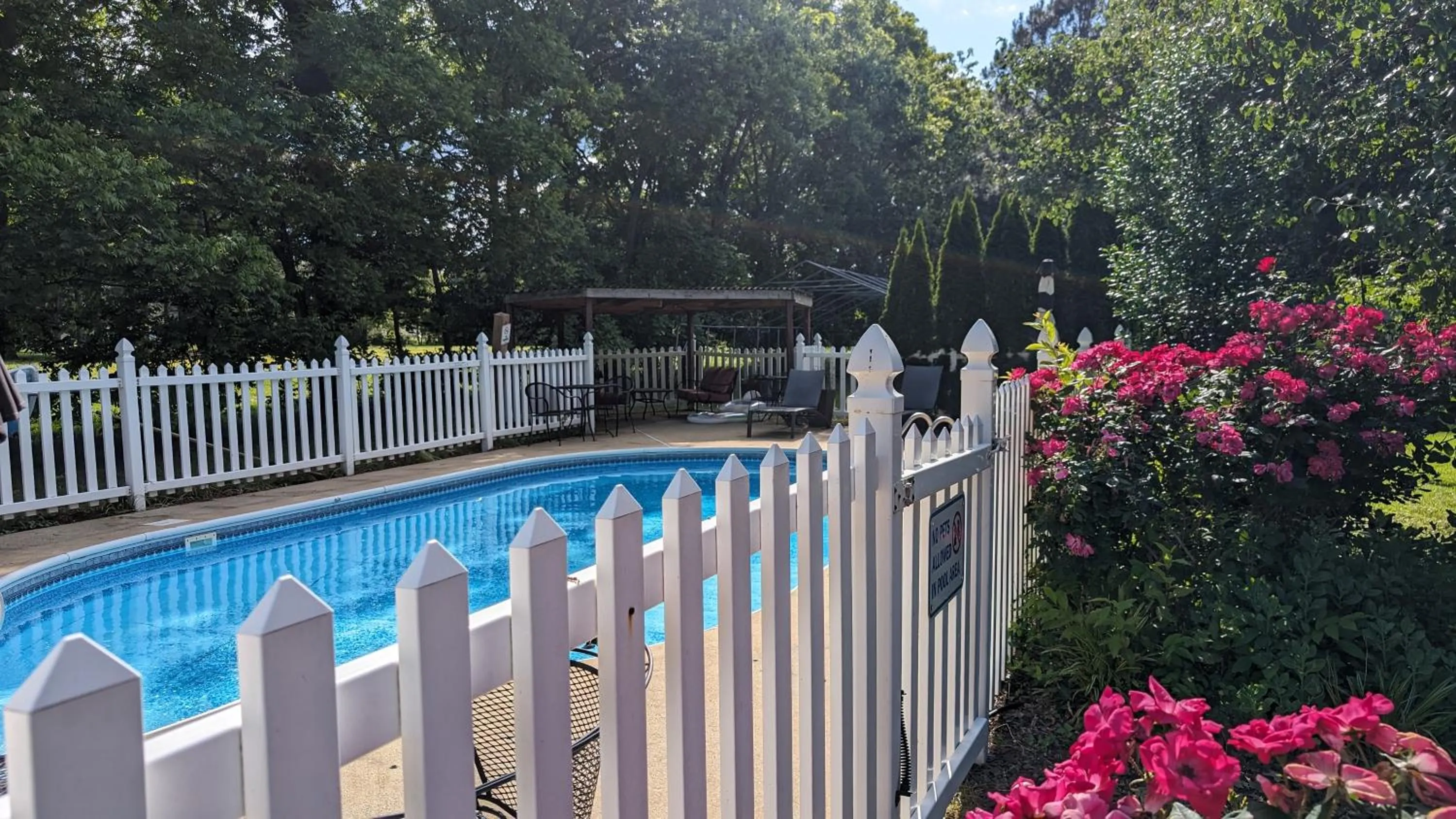 Swimming pool in Garden and Sea Inn