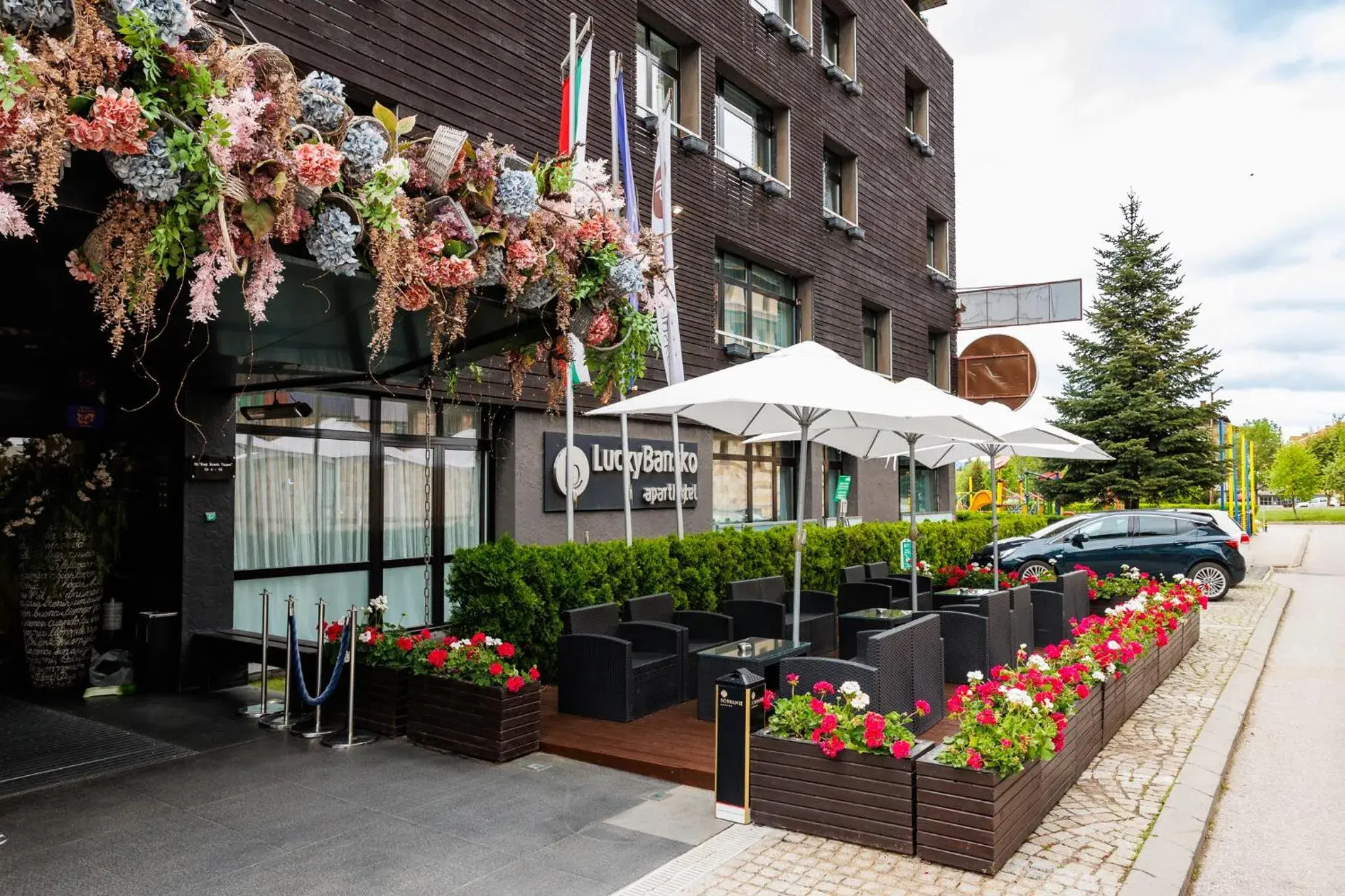 Property building in Lucky Bansko Aparthotel SPA & Relax Property building in Lucky Bansko Aparthotel SPA & Relax