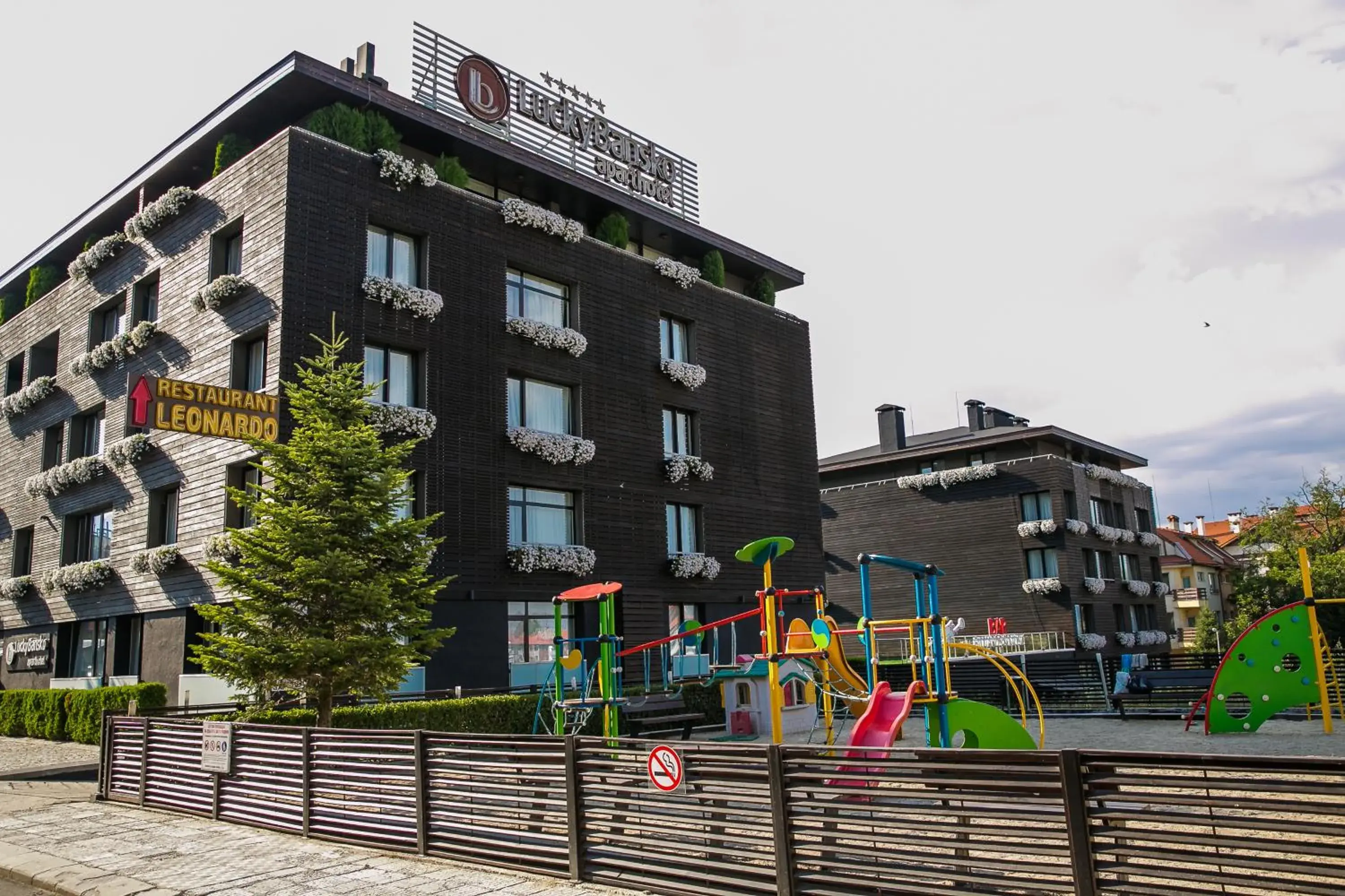 Property building in Lucky Bansko Aparthotel SPA & Relax Property building in Lucky Bansko Aparthotel SPA & Relax