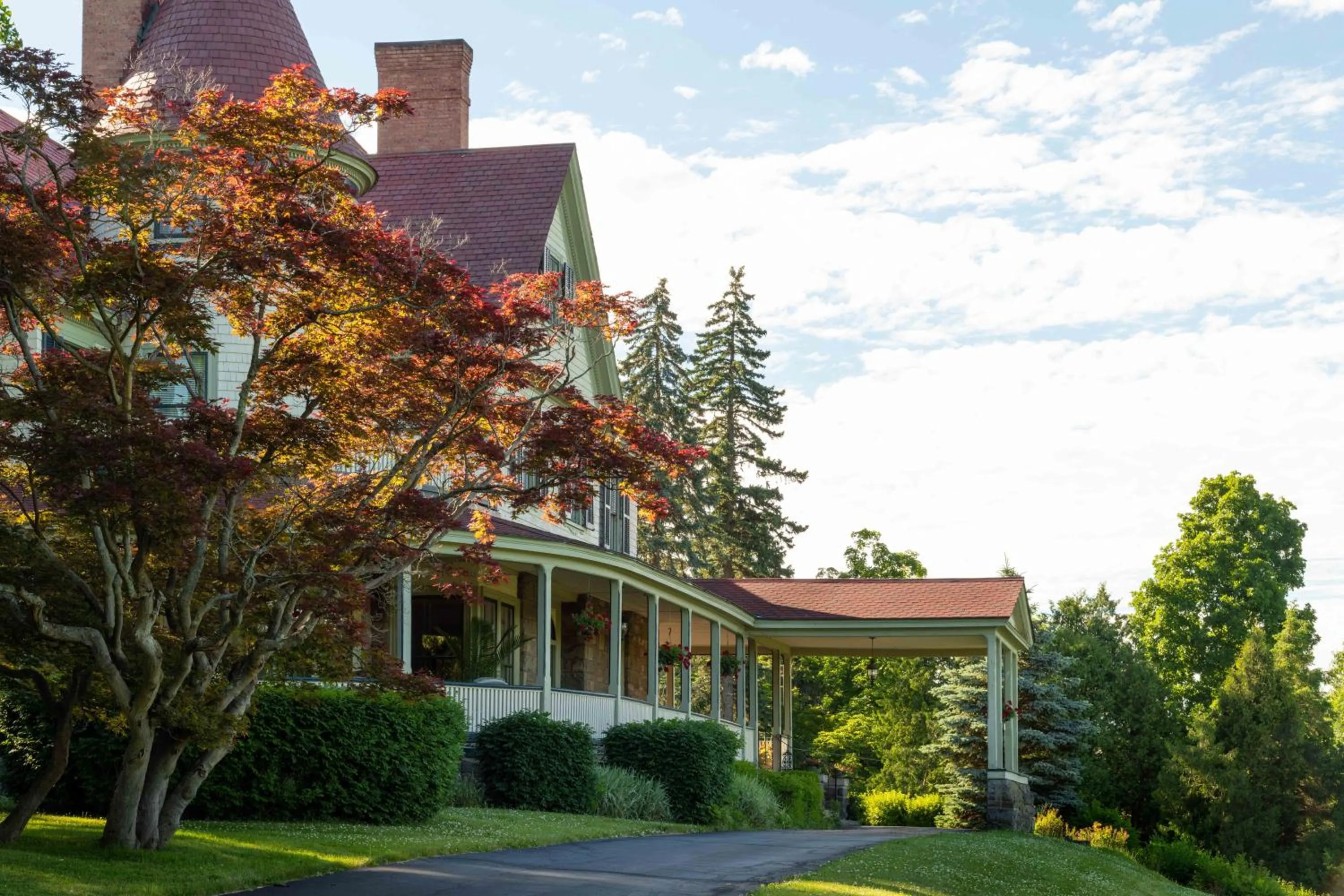Property building in Idlwilde Inn
