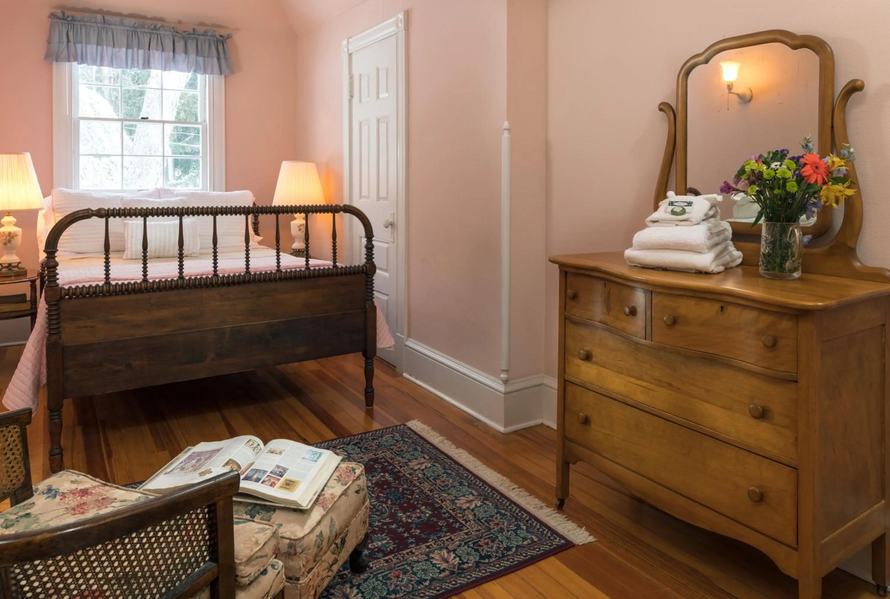 Bedroom, Bed in Idlwilde Inn