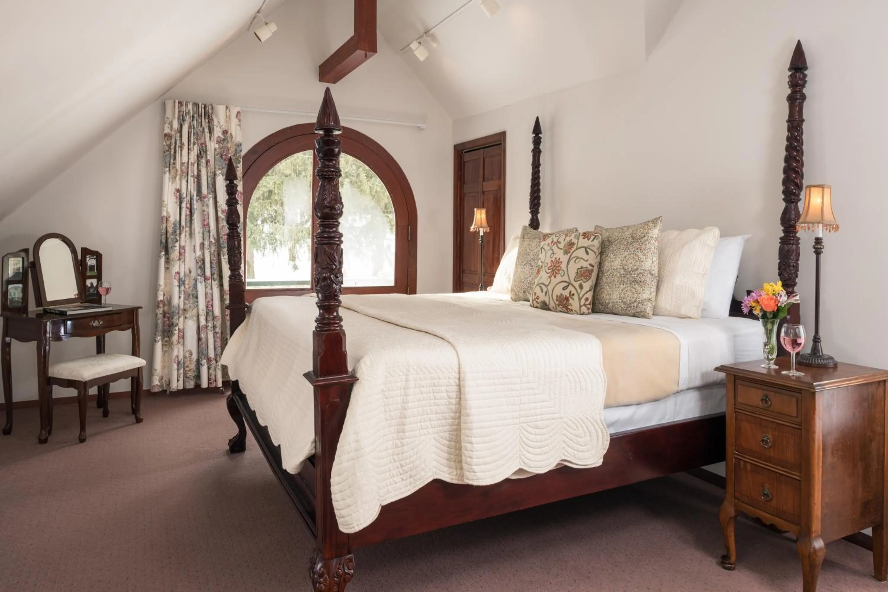 Bedroom, Bed in Idlwilde Inn