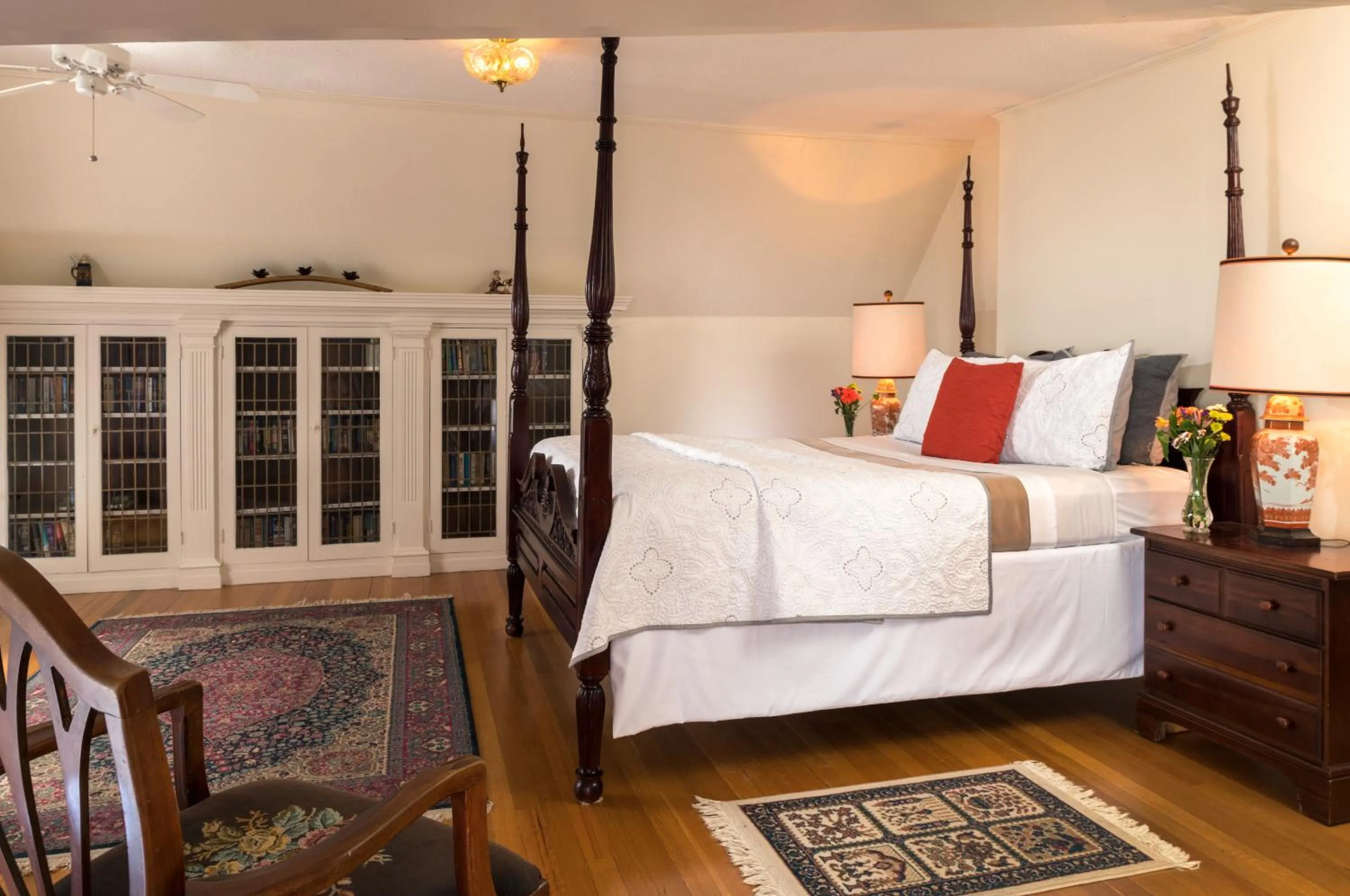 Bedroom, Bed in Idlwilde Inn