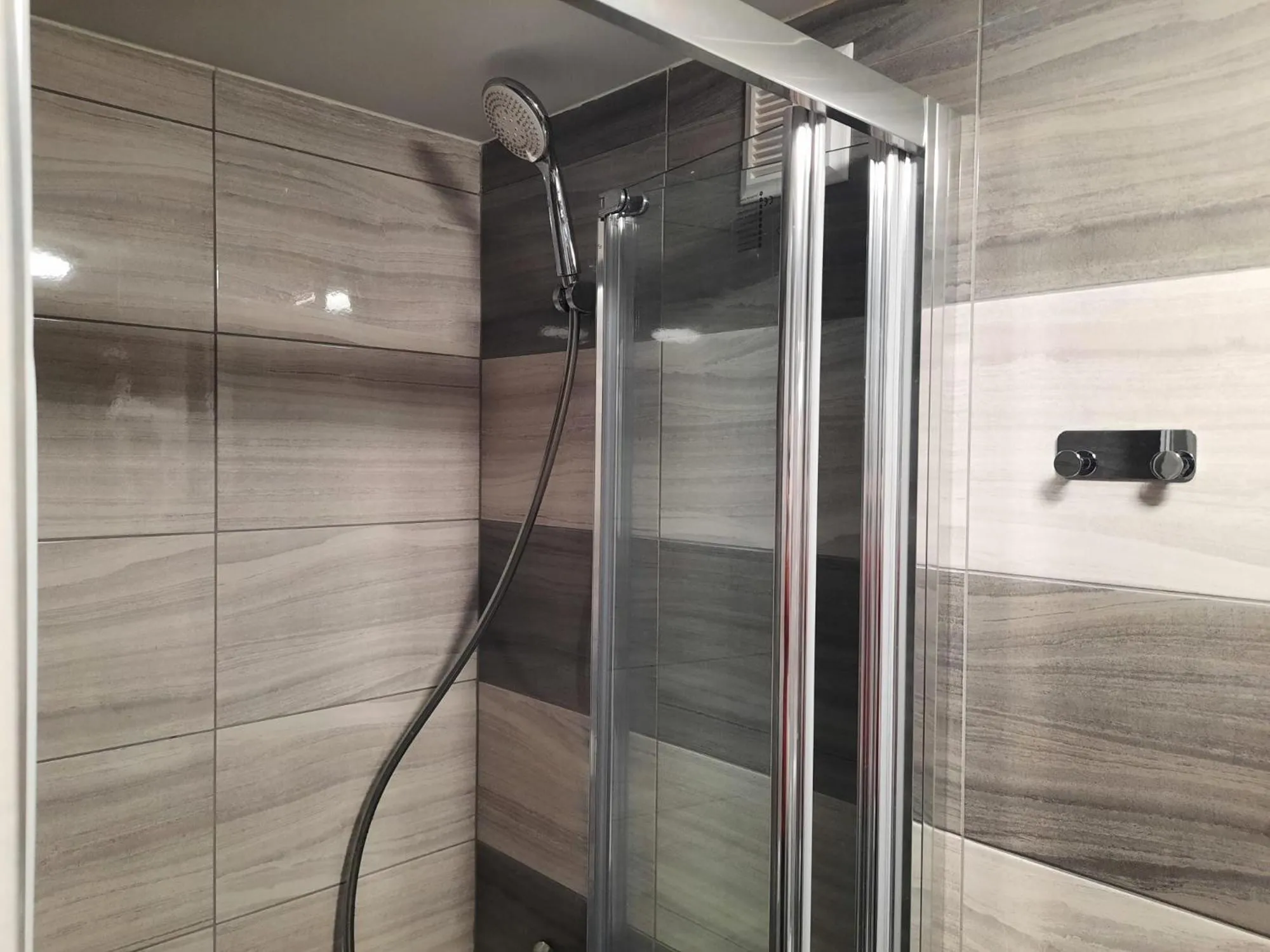 Shower in Lorf Hostel&Coffee