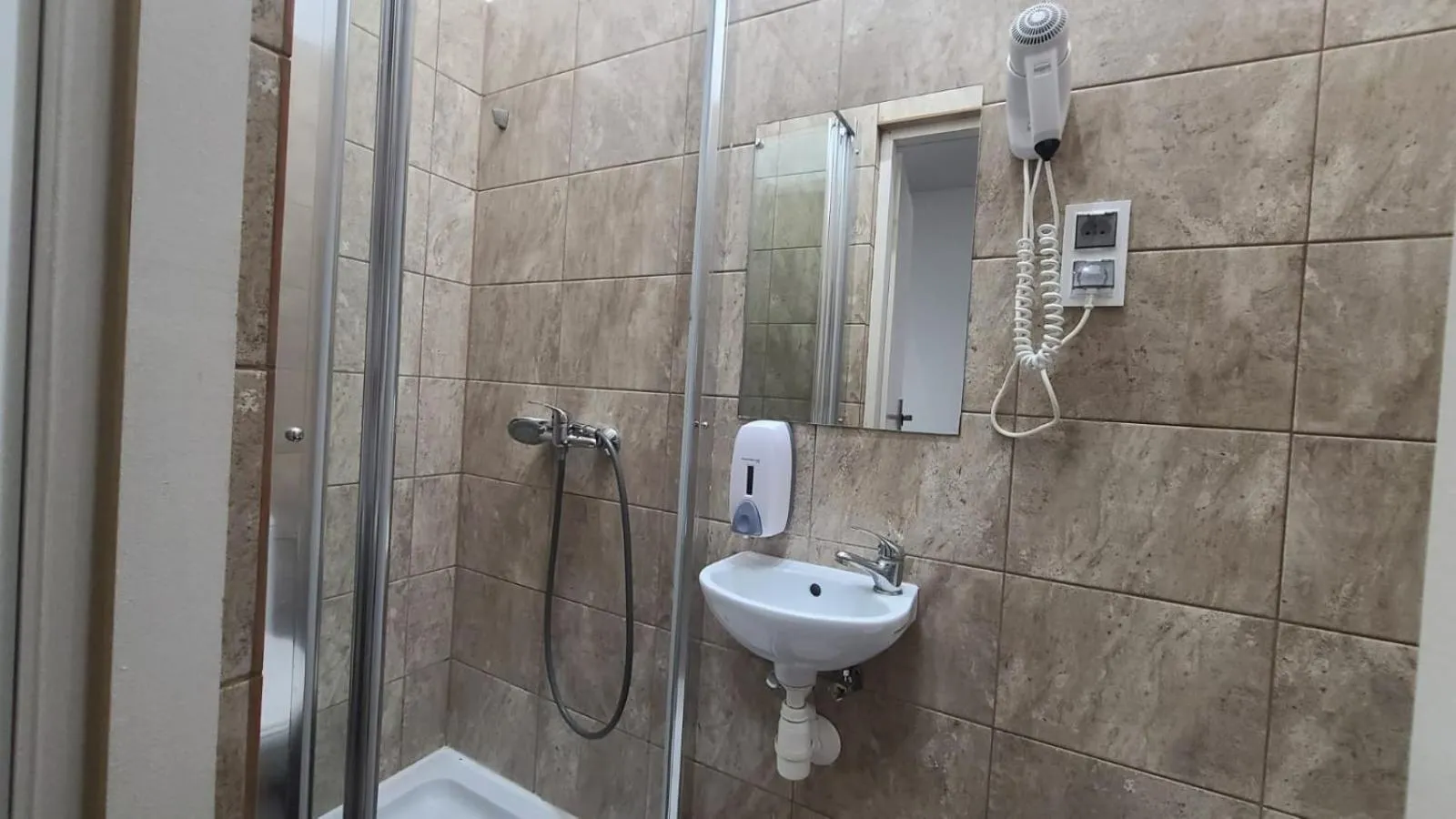 Shower in Lorf Hostel&Coffee