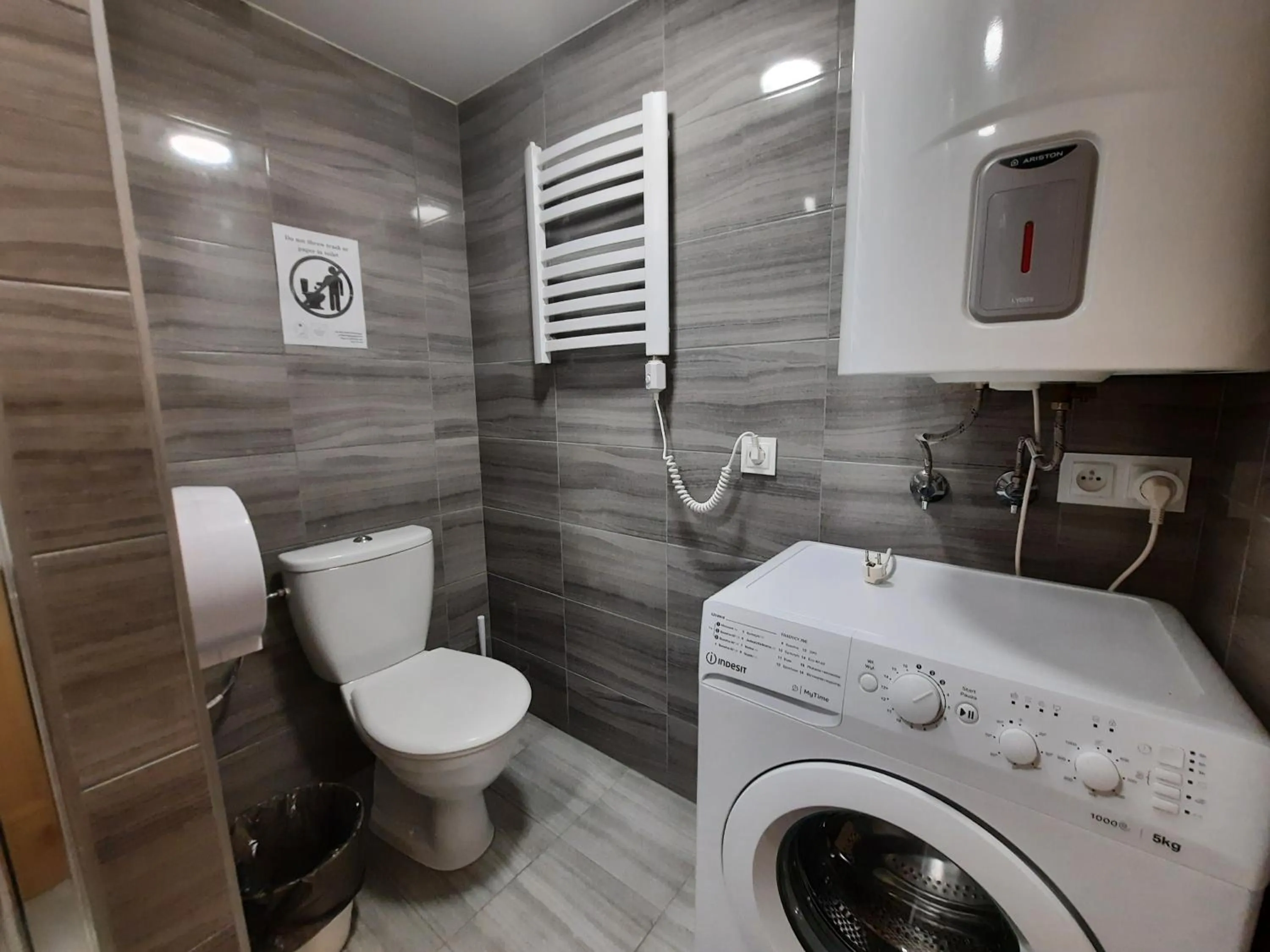 washing machine in Lorf Hostel&Coffee