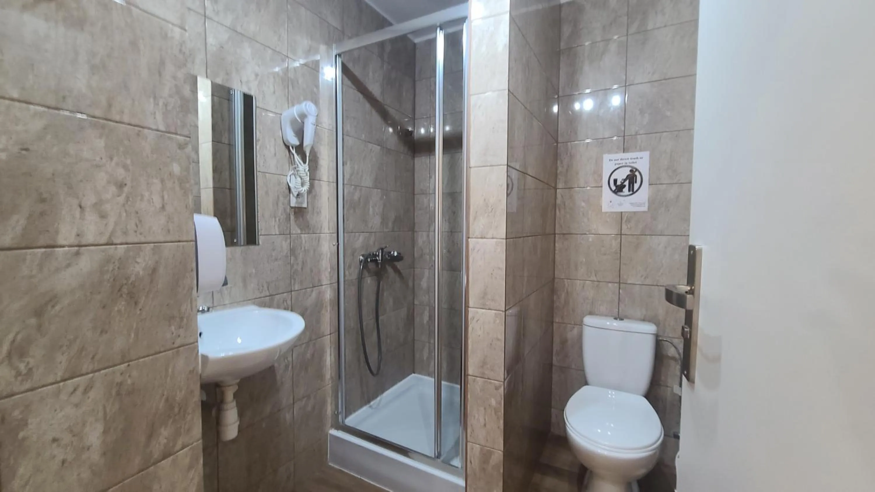 Shower in Lorf Hostel&Coffee