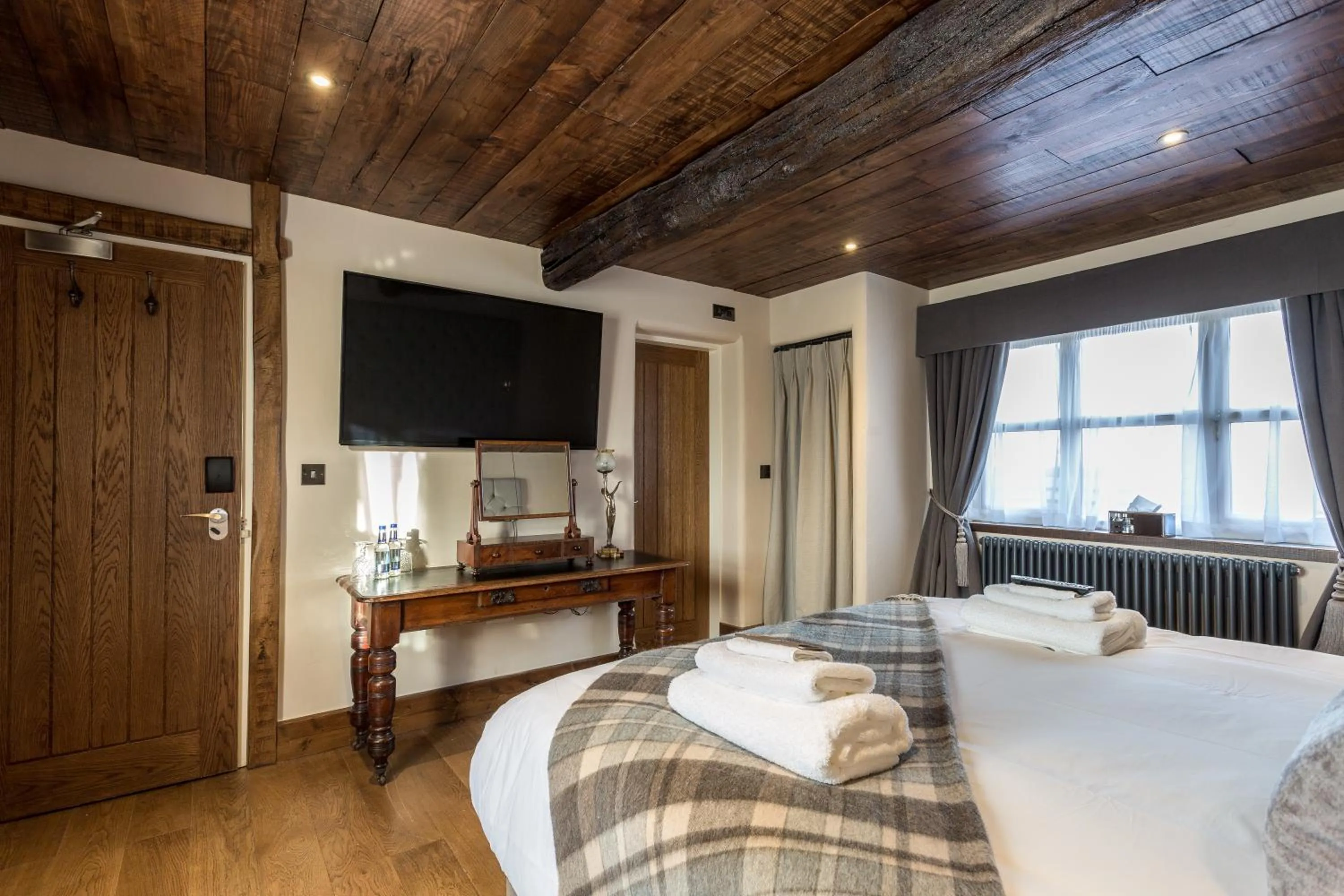 Bed in The Cow Dalbury