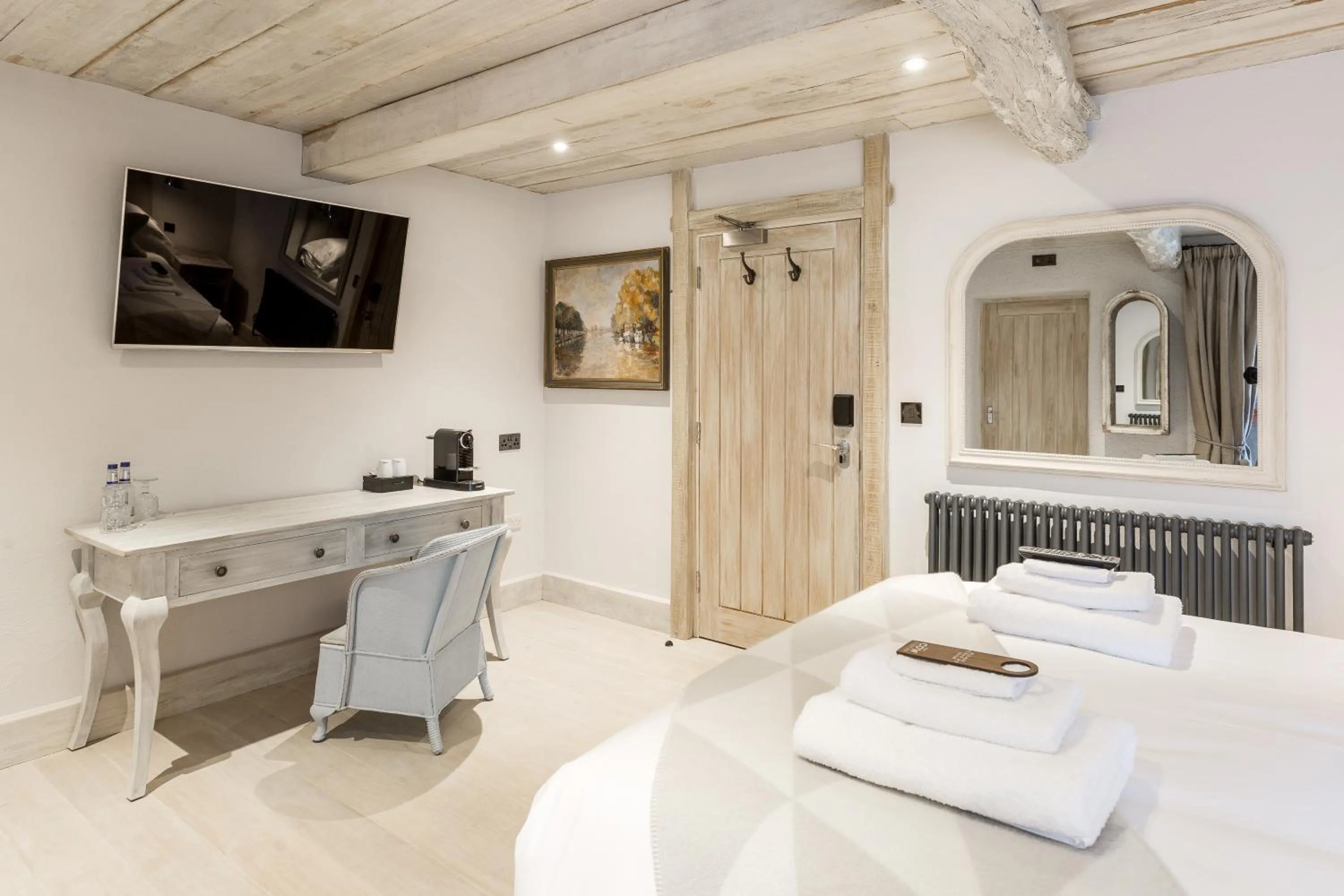 Bed in The Cow Dalbury