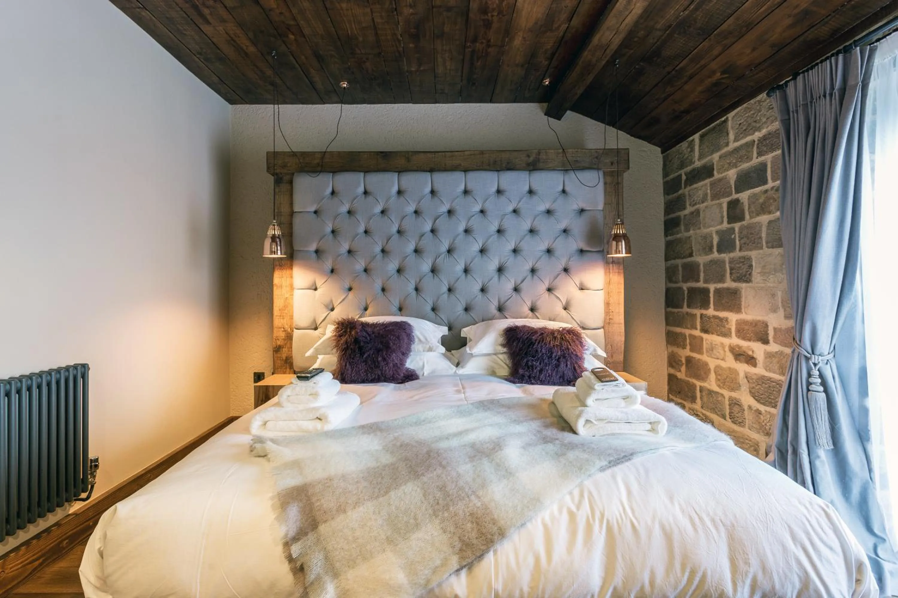 Bed in The Cow Dalbury