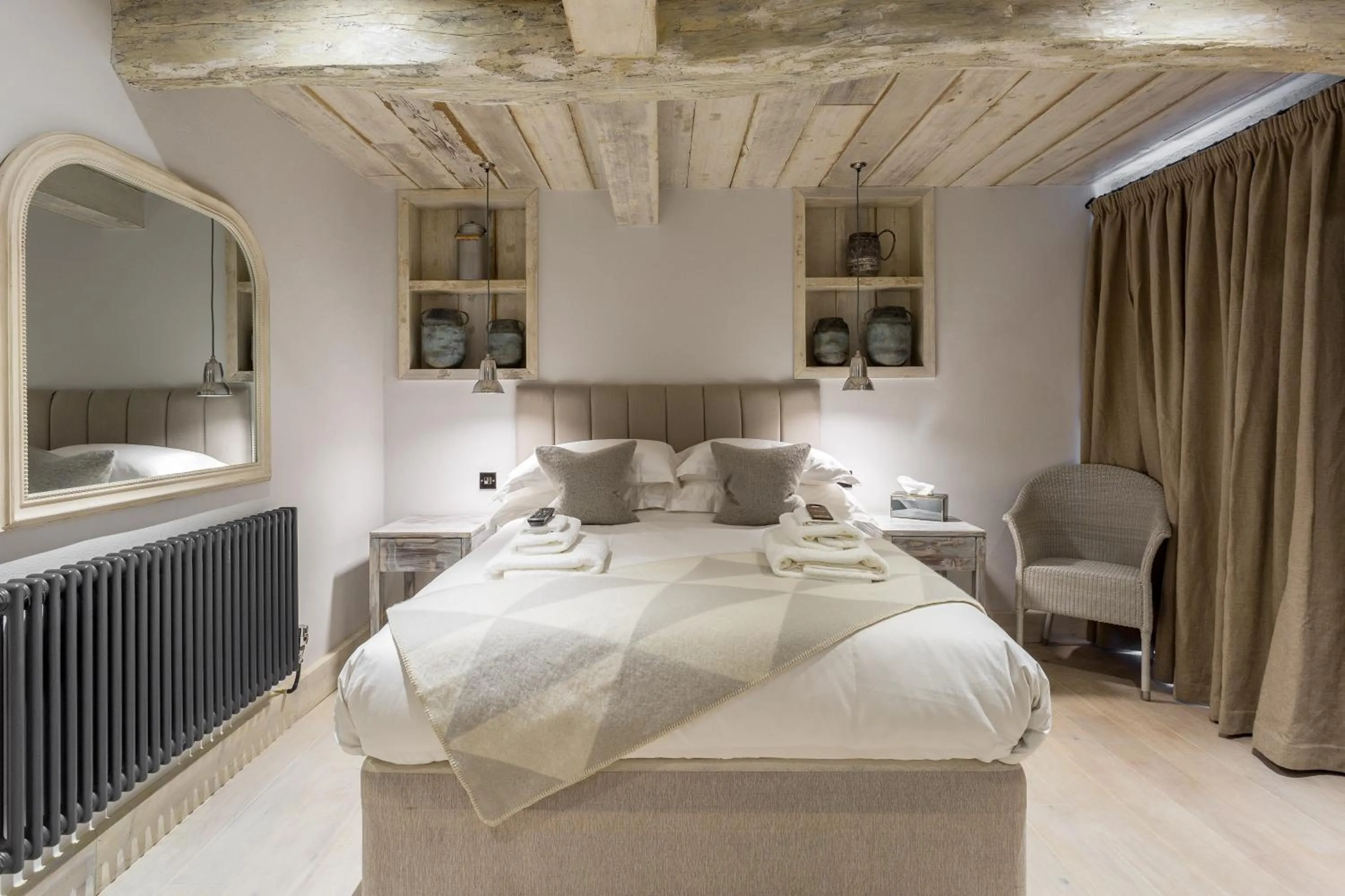 Bed in The Cow Dalbury