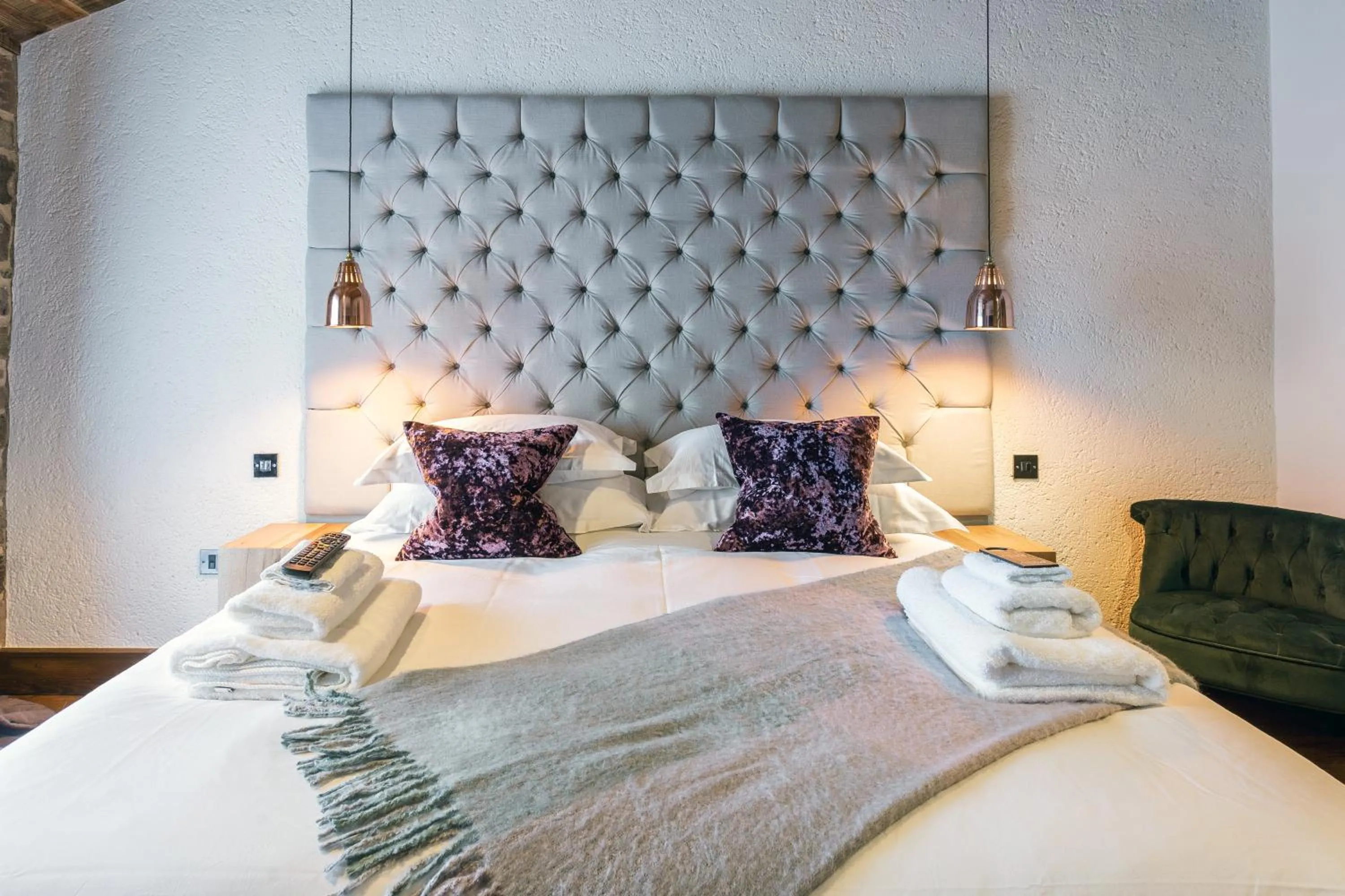 Bed in The Cow Dalbury