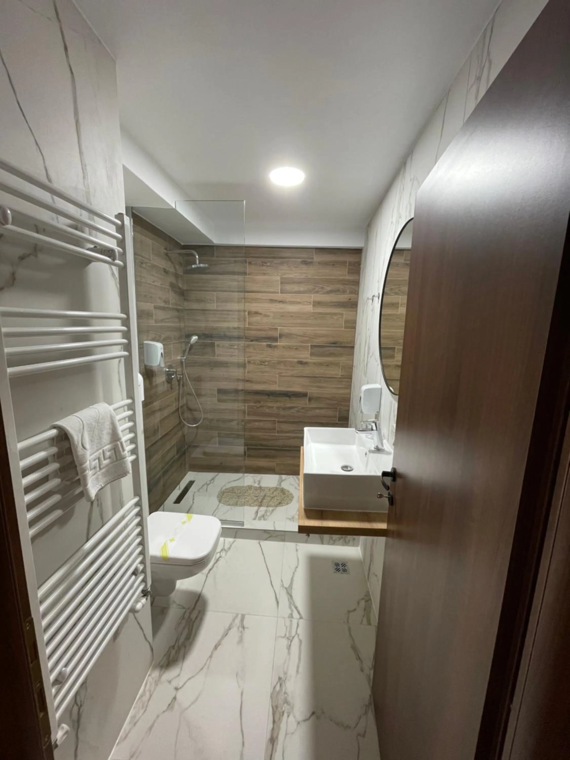 Shower in Hotel City