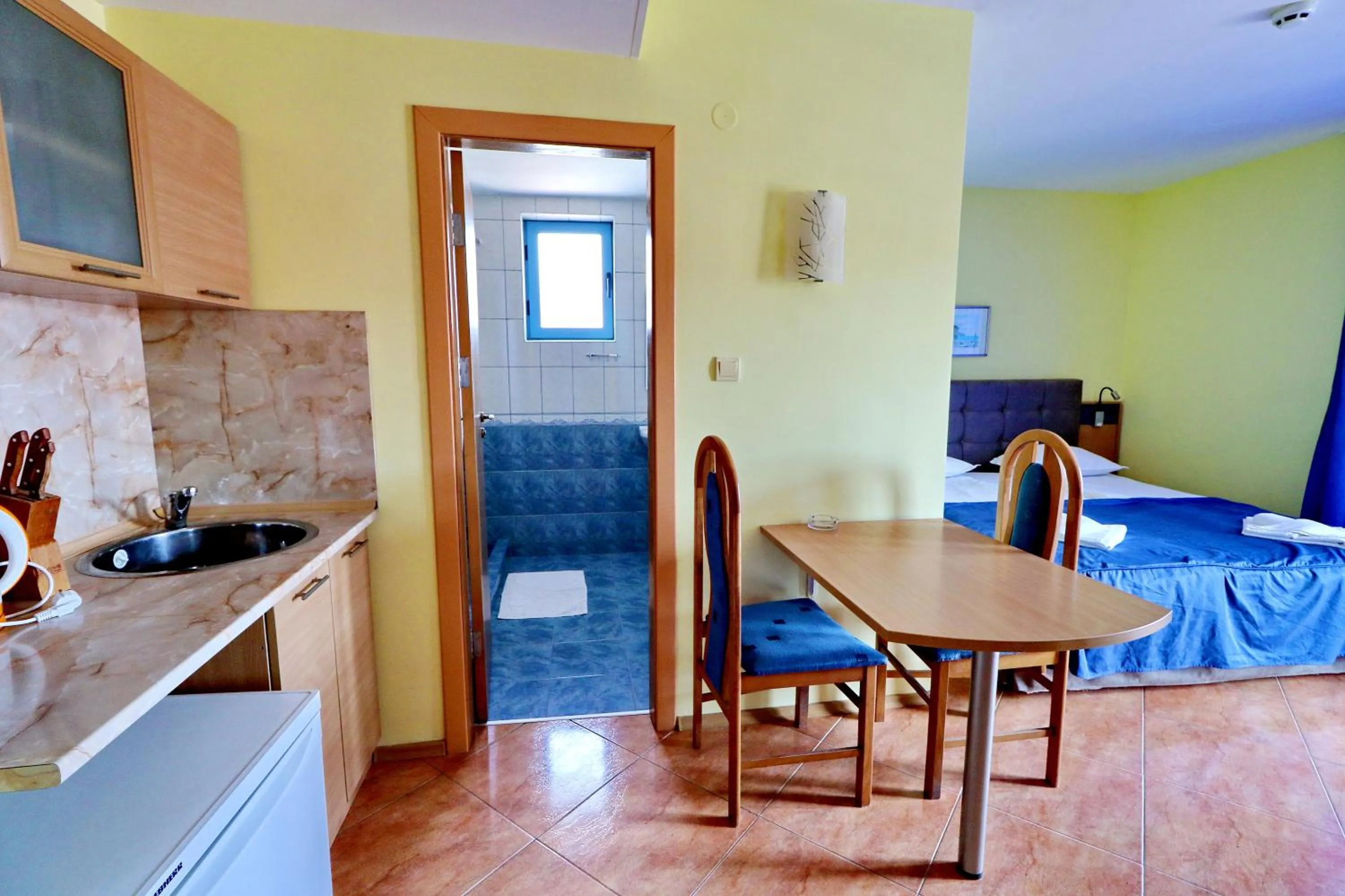 Kitchen or kitchenette, Bed in Bora Bora Hotel