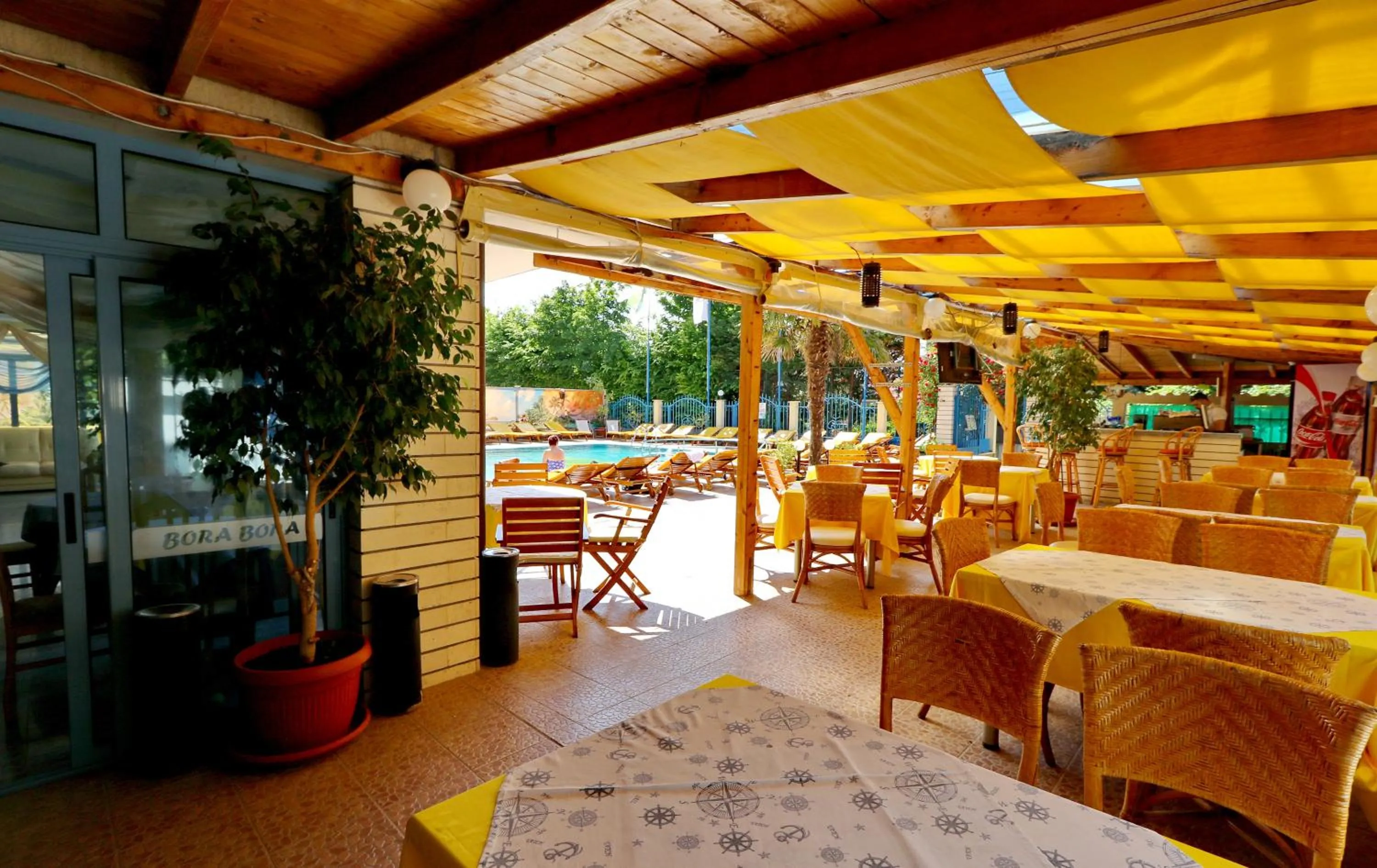 Restaurant/places to eat in Bora Bora Hotel