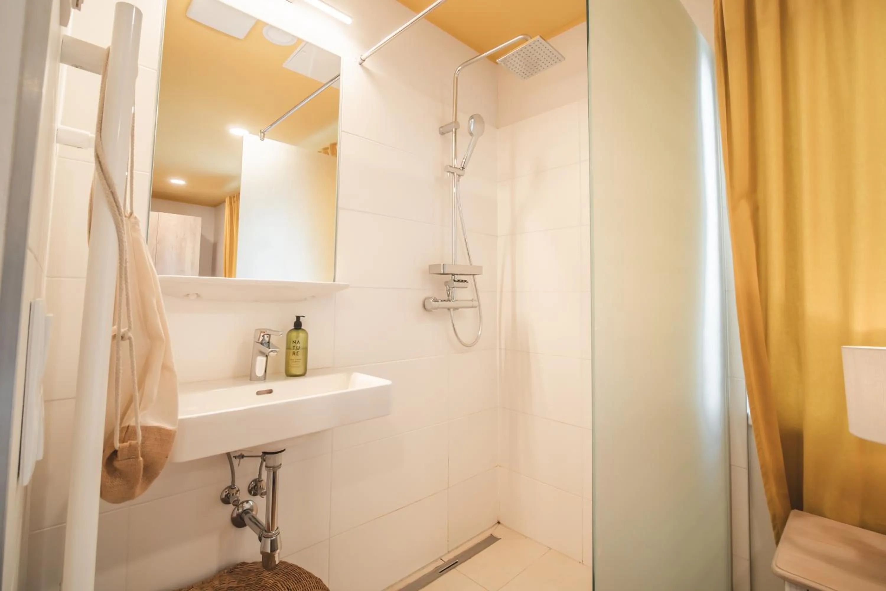 Shower in Boutiquehotel Caravella Velden by S4Y