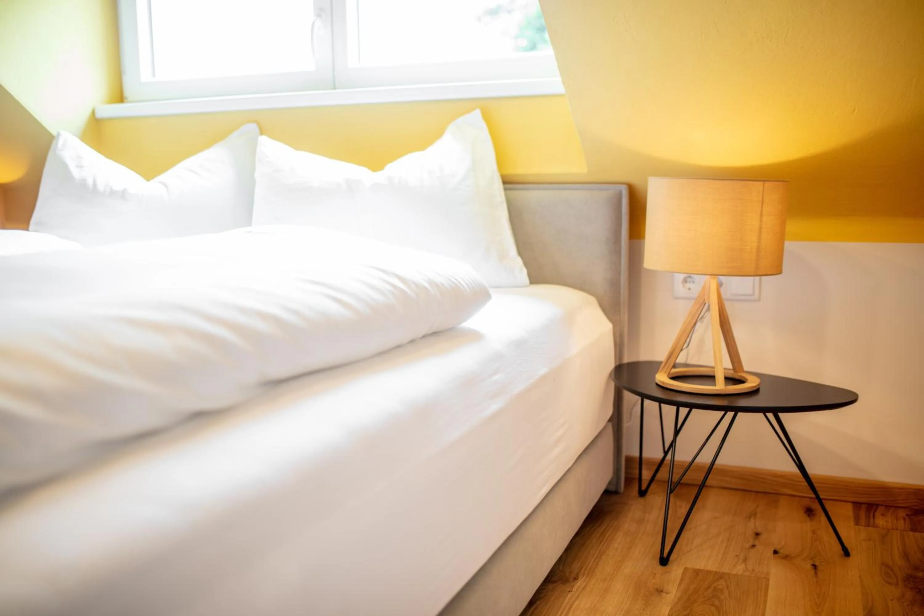 Property building, Bed in Boutiquehotel Caravella Velden by S4Y