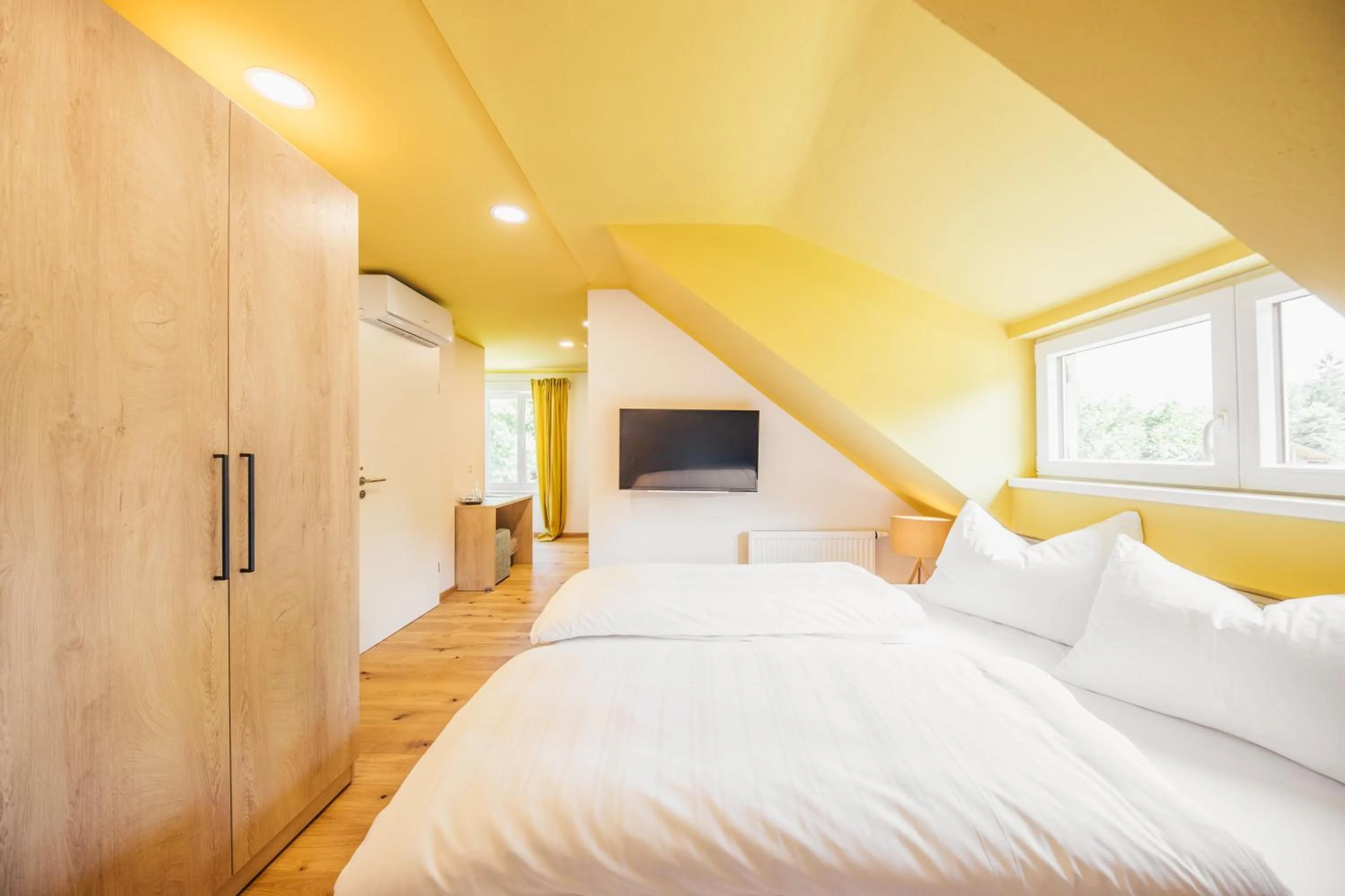 Photo of the whole room, Bed in Boutiquehotel Caravella Velden by S4Y