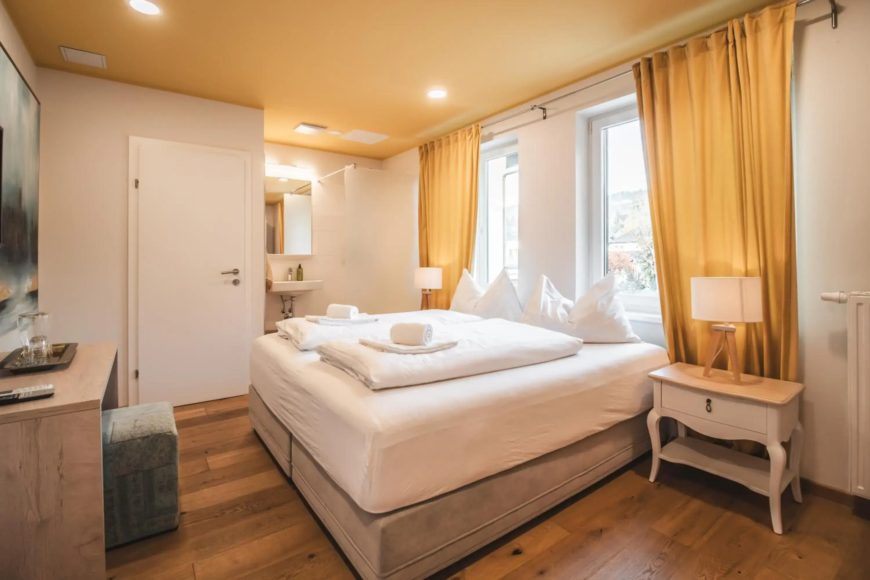 Large Double Room - single occupancy in Boutiquehotel Caravella Velden Large Double Room - single occupancy in Boutiquehotel Caravella Velden