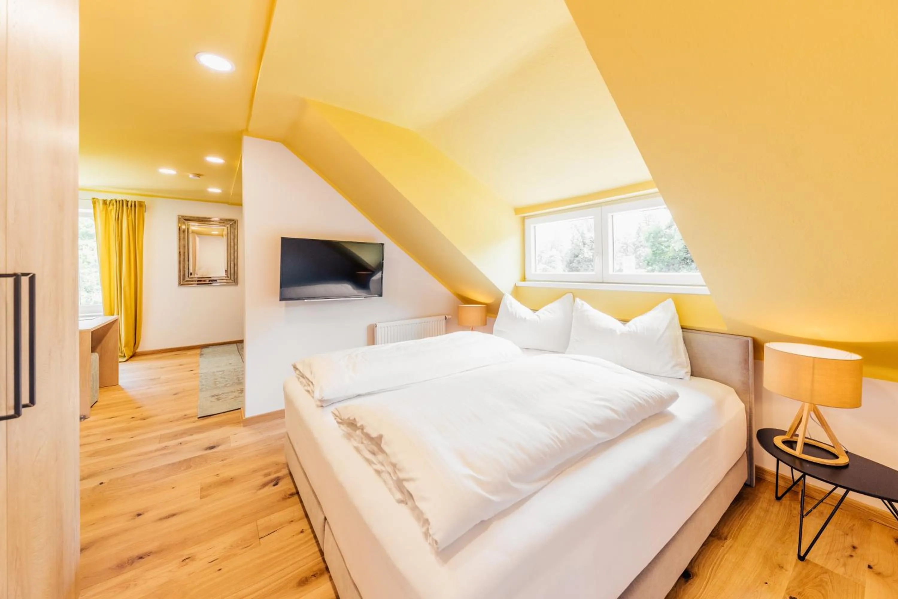 Photo of the whole room, Bed in Boutiquehotel Caravella Velden by S4Y