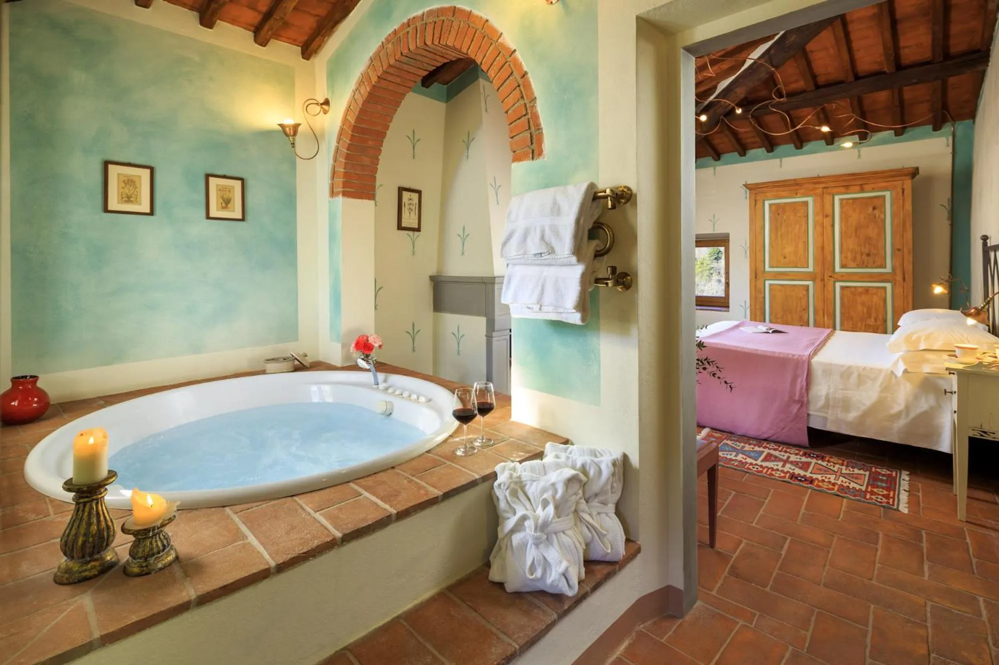 Hot Tub, Bed in Le Lappe