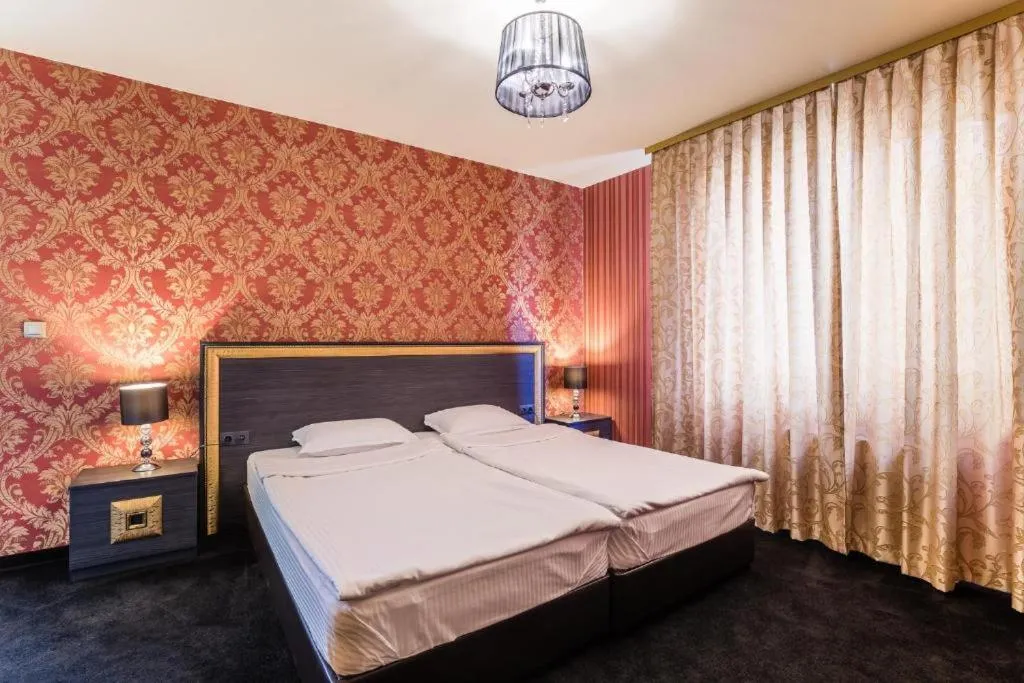 Photo of the whole room, Bed in Hotel Elegance