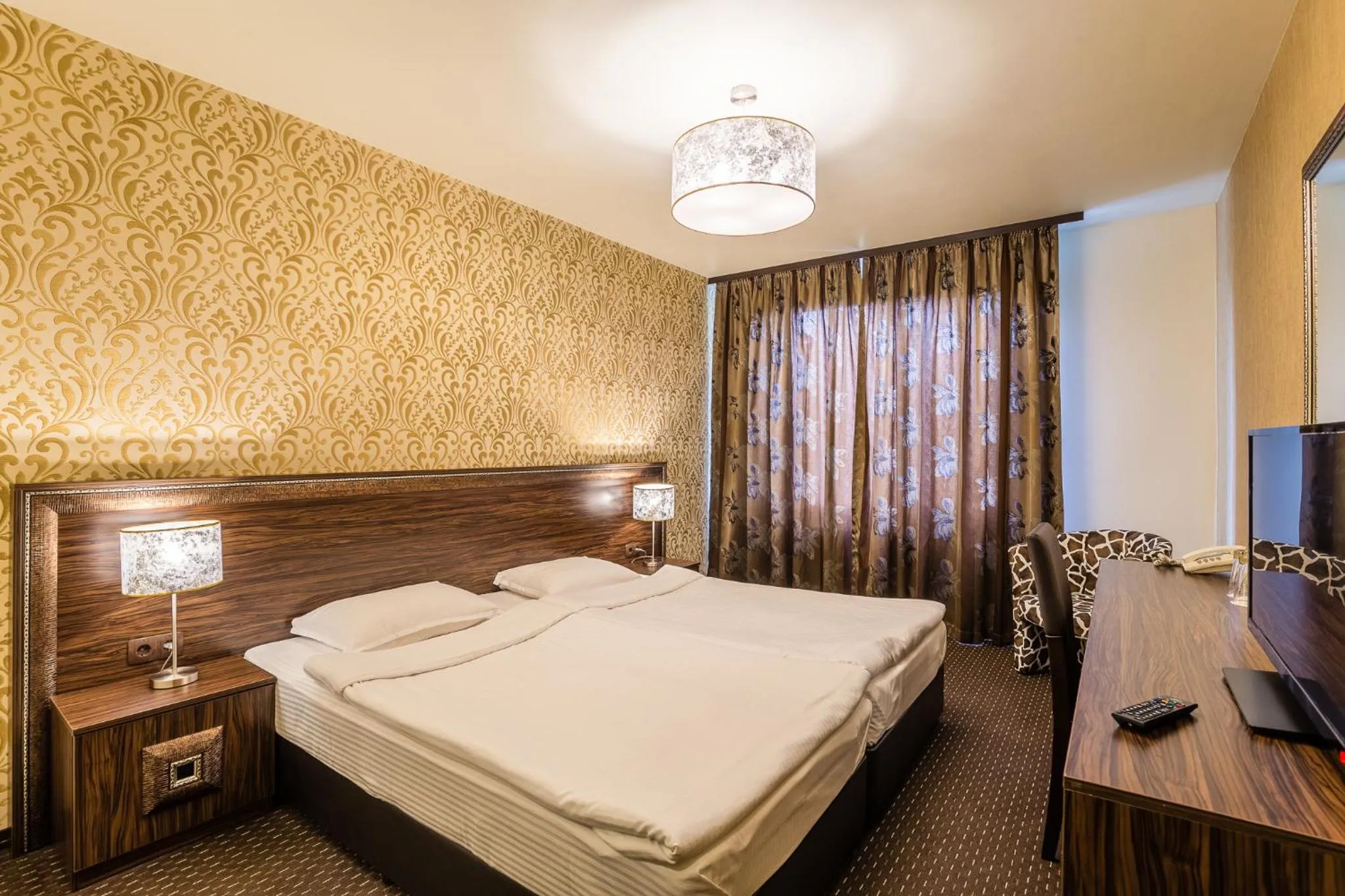 Photo of the whole room, Bed in Hotel Elegance