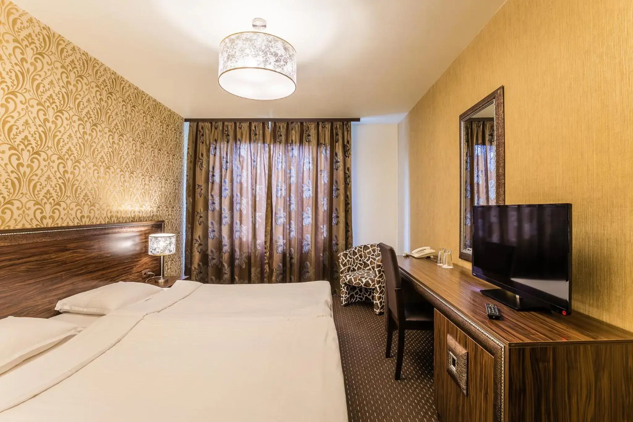 Double Room in Hotel Elegance Double Room in Hotel Elegance