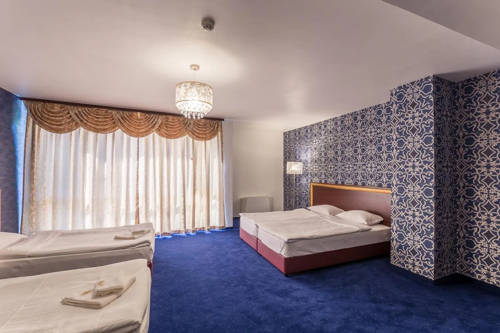 Photo of the whole room, Bed in Hotel Elegance