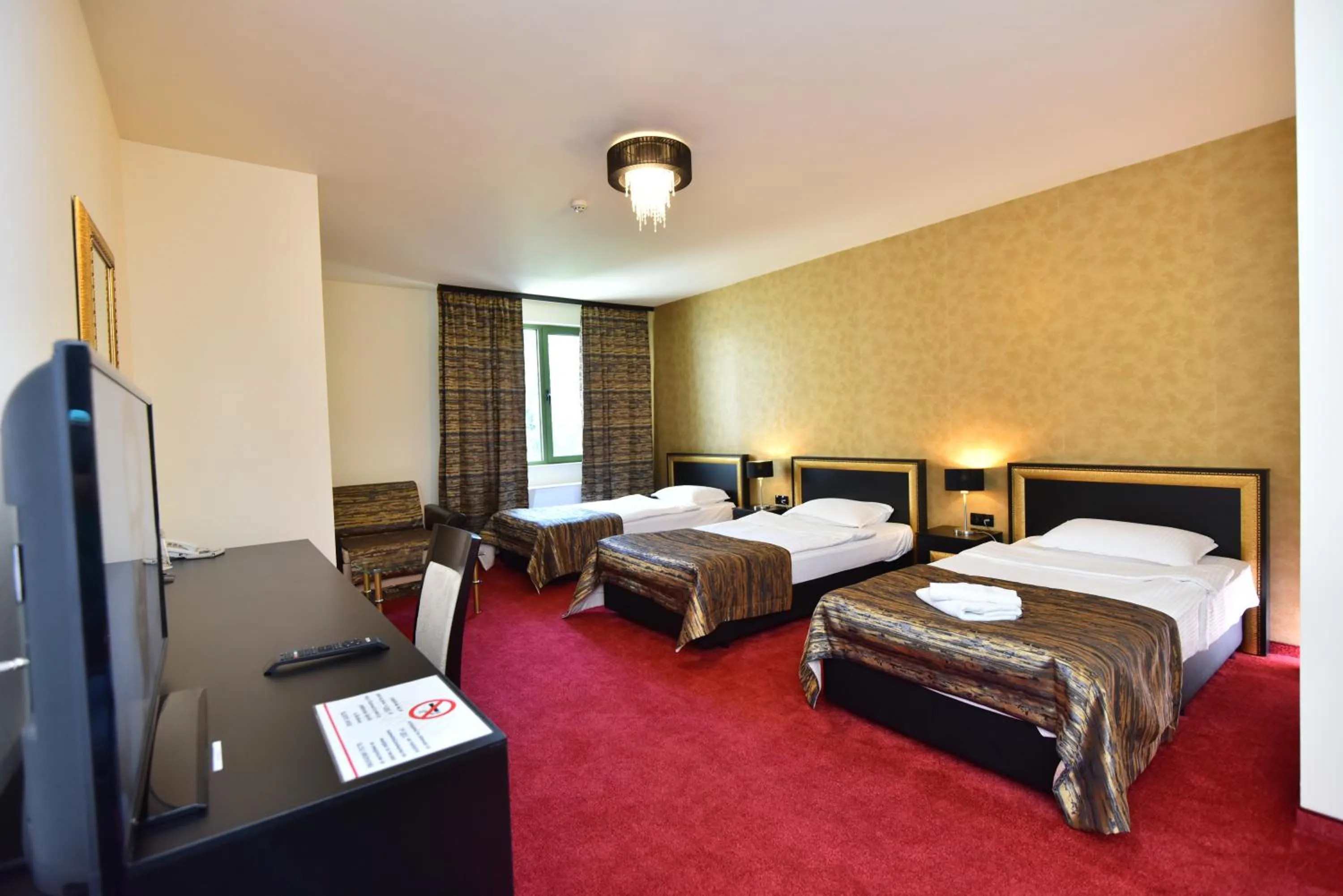 Photo of the whole room, Bed in Hotel Elegance