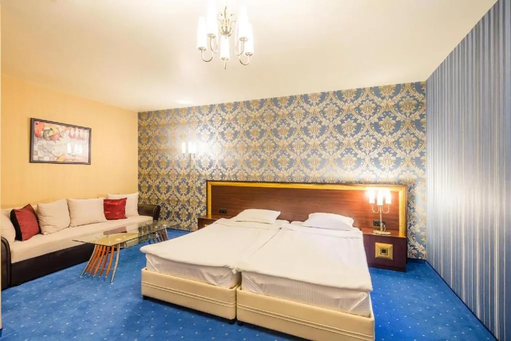 Photo of the whole room, Bed in Hotel Elegance