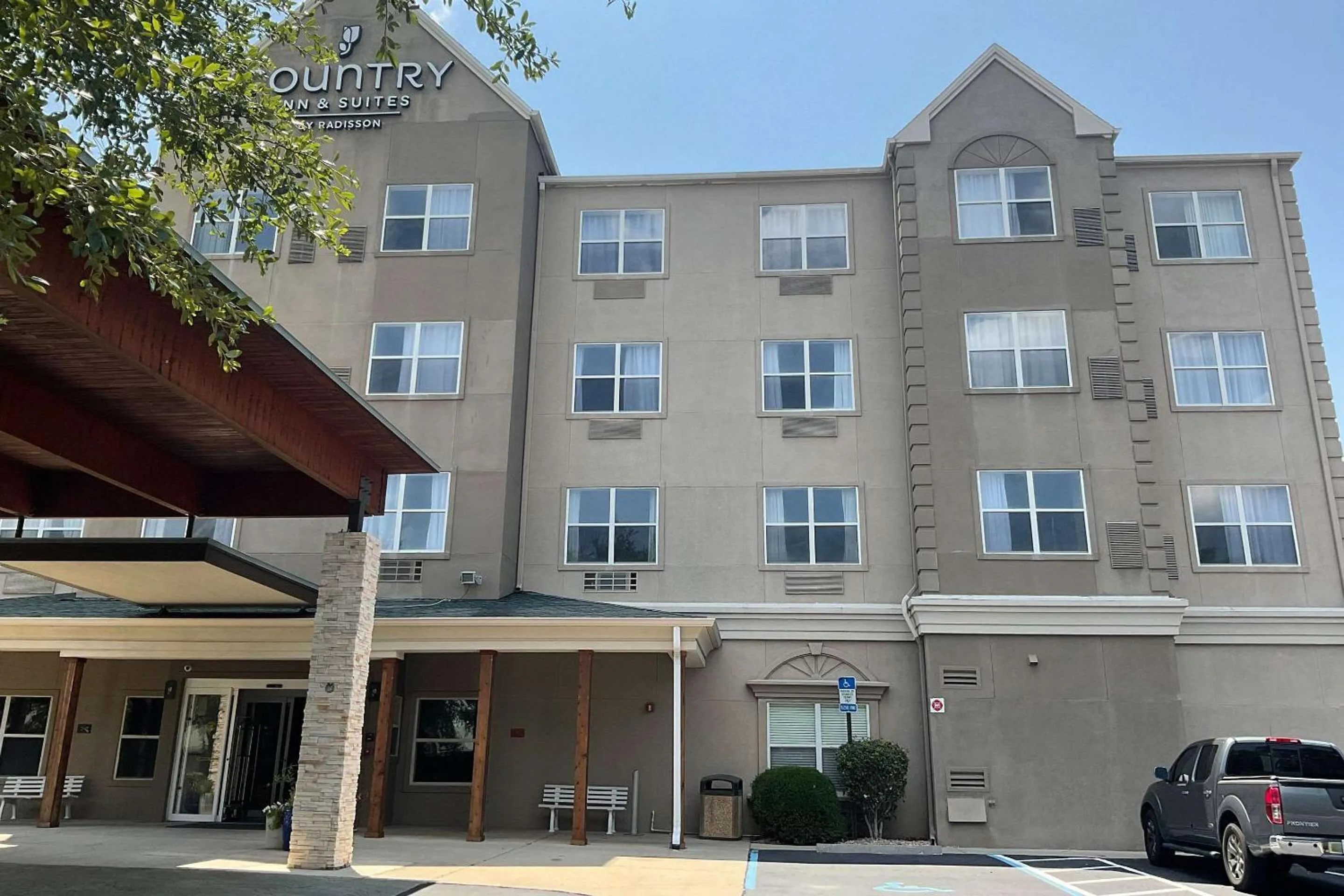 Property building in Country Inn & Suites by Radisson, Tallahassee-University Area, FL